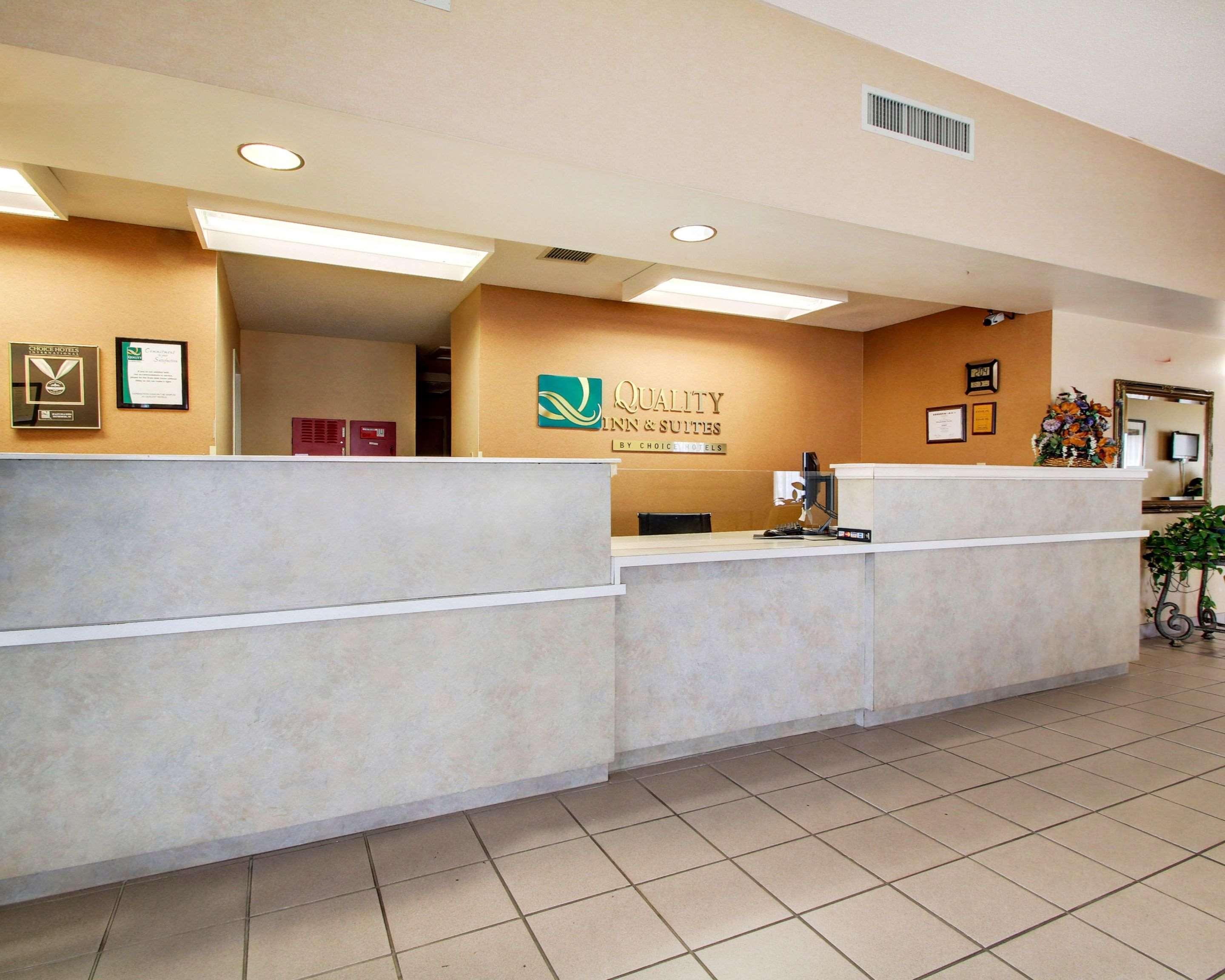 Vista Lobby Quality Inn & Suites University Area