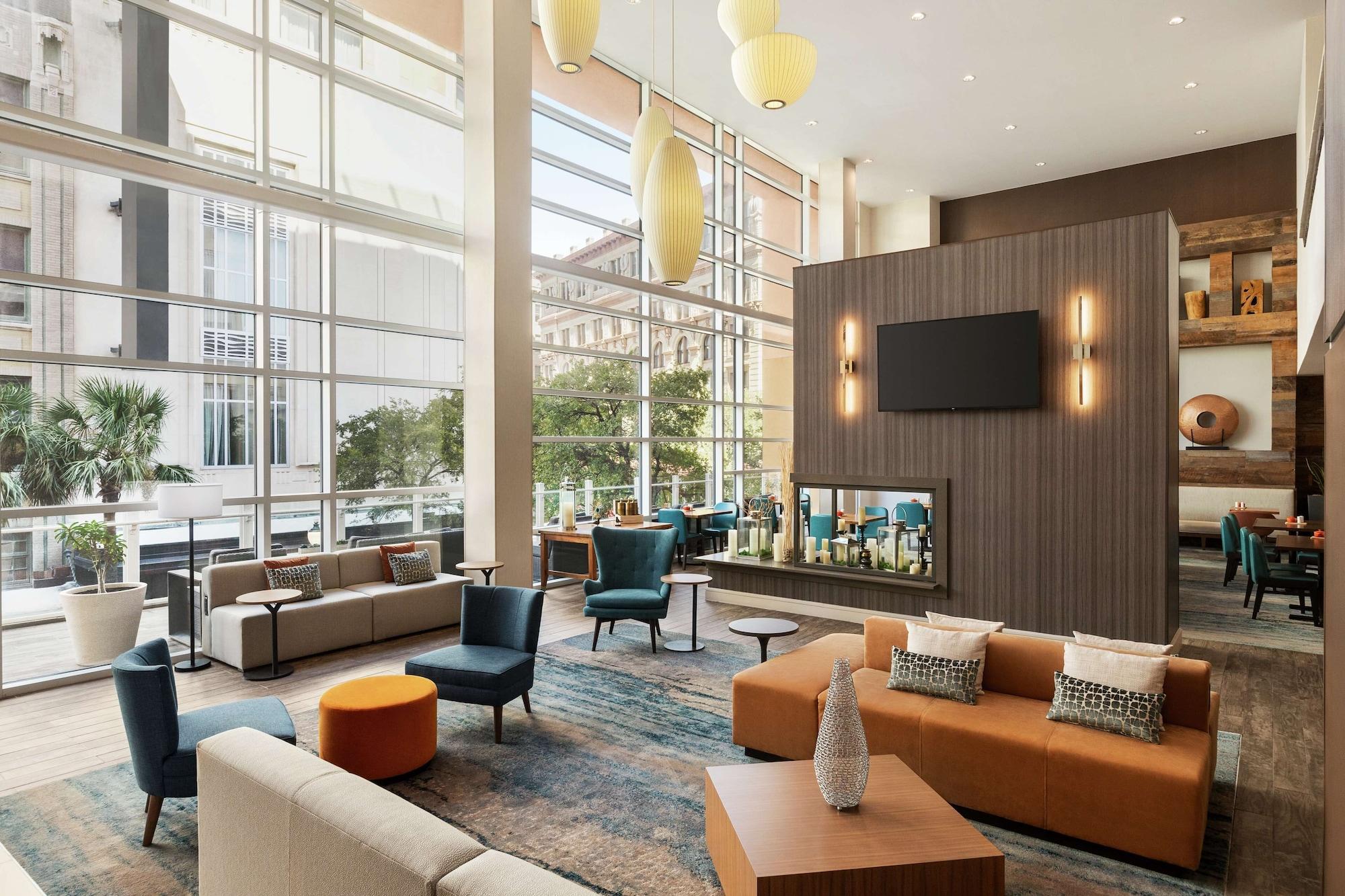 Vista Lobby Hilton Garden Inn San Antonio Downtown Riverwalk
