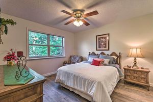 Alquiler Vacacional - < 2 Mi to Lake Coronado: Apt w/ Grill!