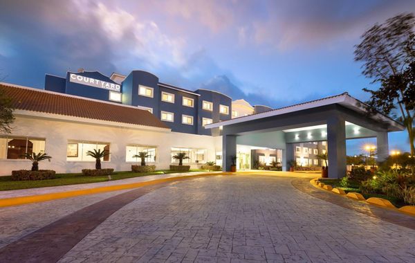 Courtyard By Marriott Cancun Airport - Hoteles cerca del Aeropuerto de Cancún