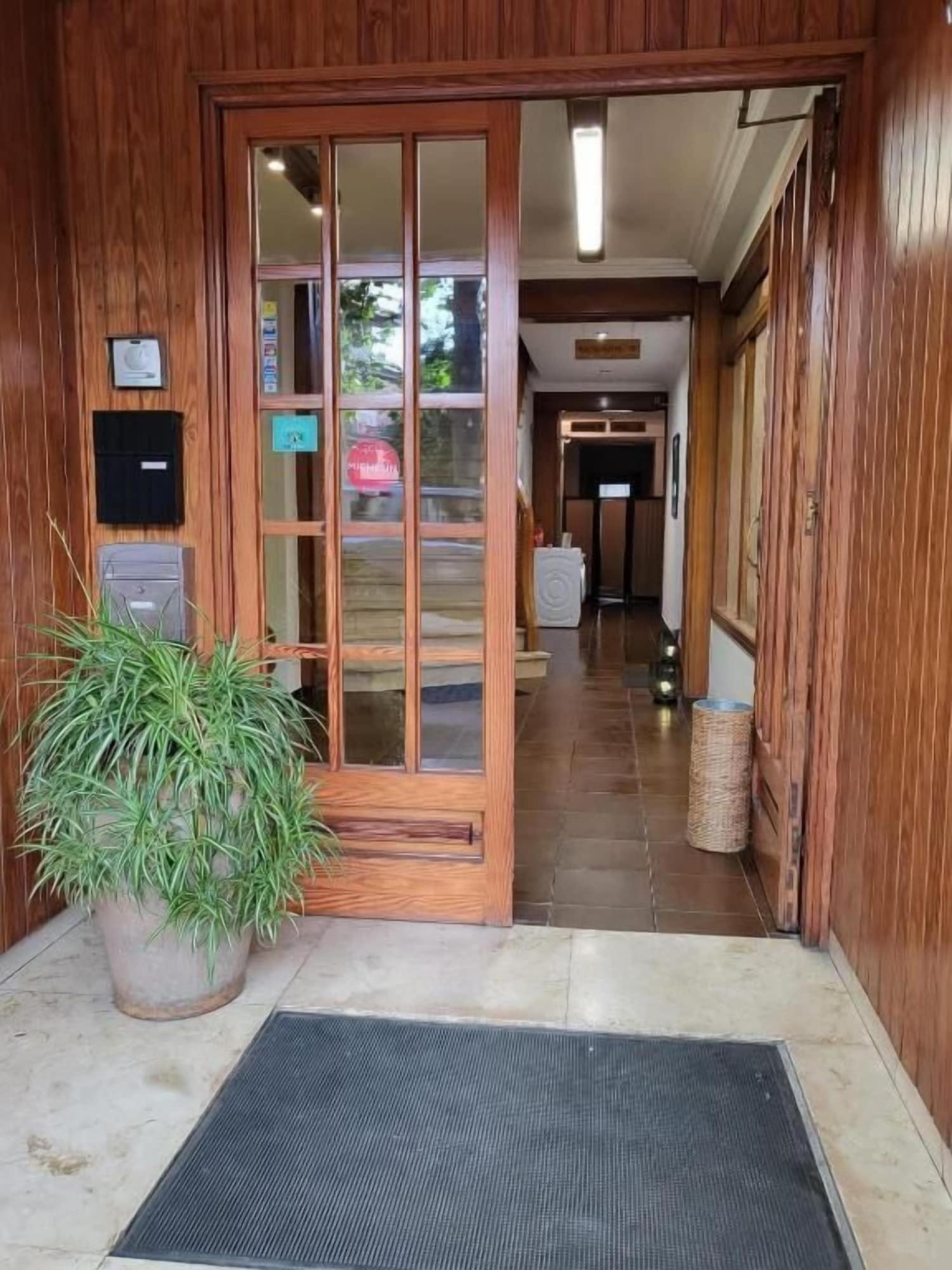 Vista Lobby Hostal Torras