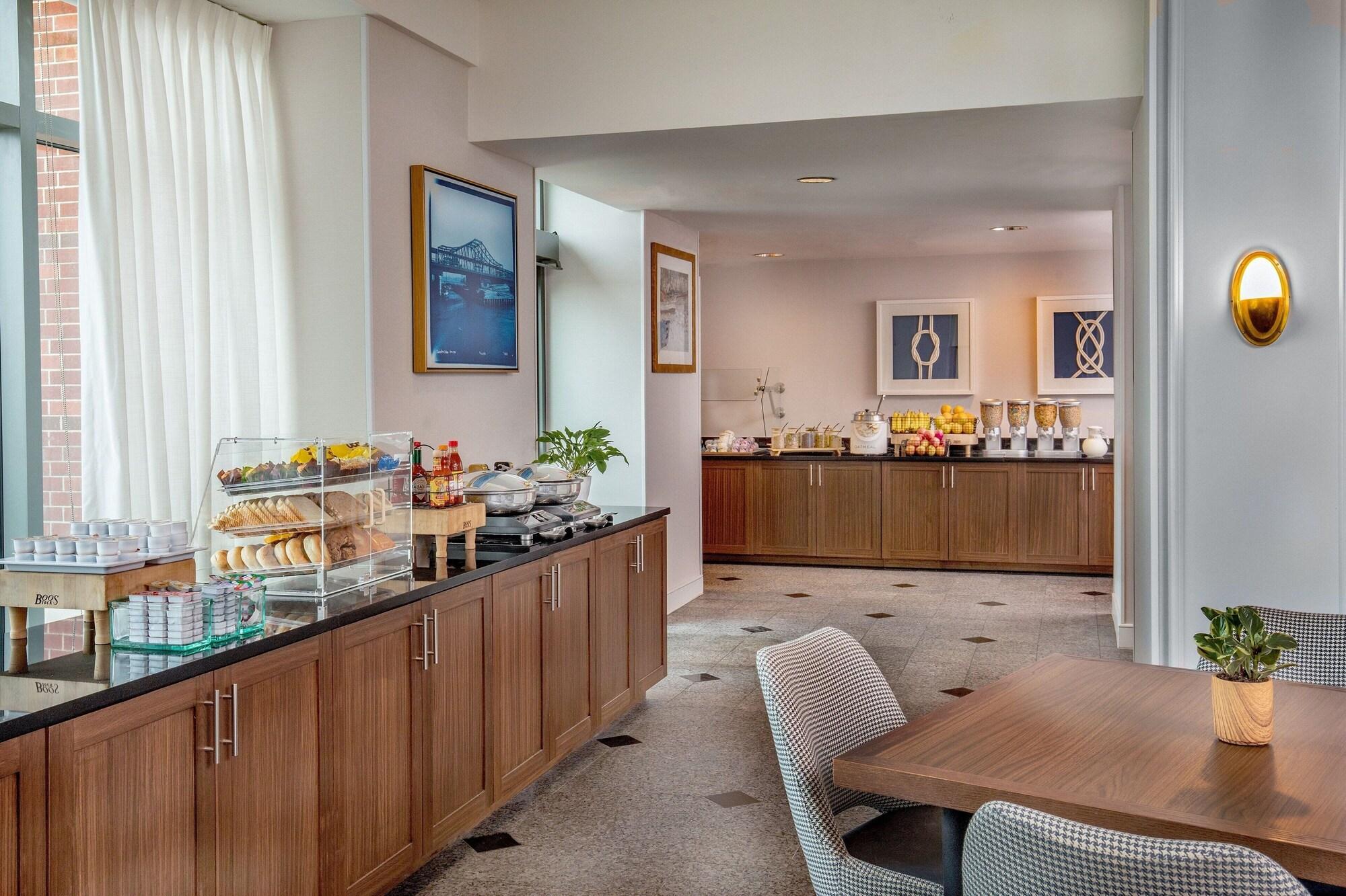 Restaurant Residence Inn by Marriott Boston Harbor on Tudor Wharf