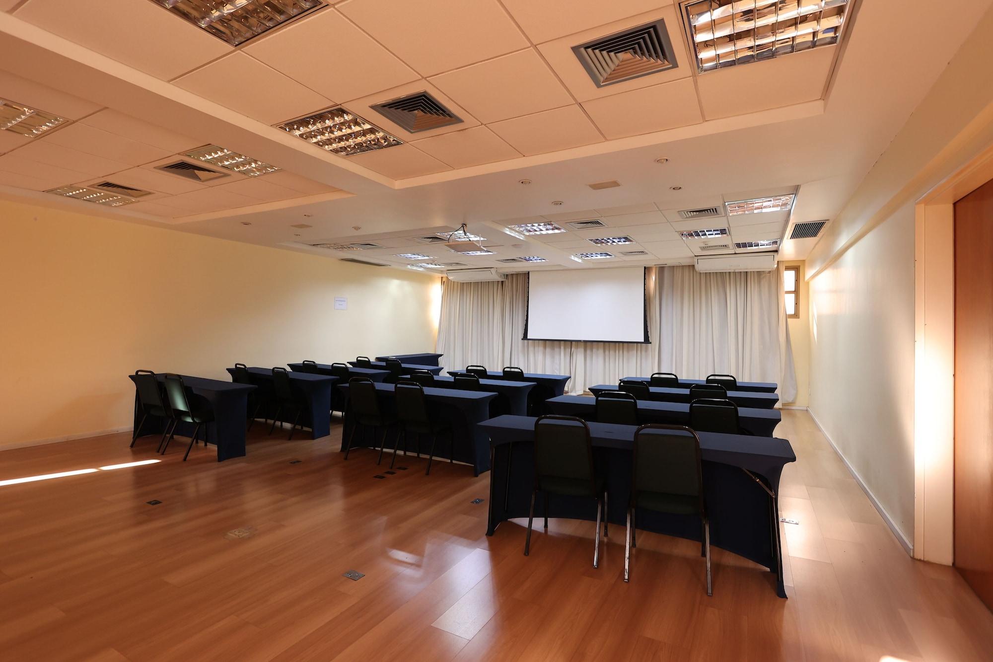 Sala de Reuniones Hotel Golden Park Uberlândia by Nacional Inn