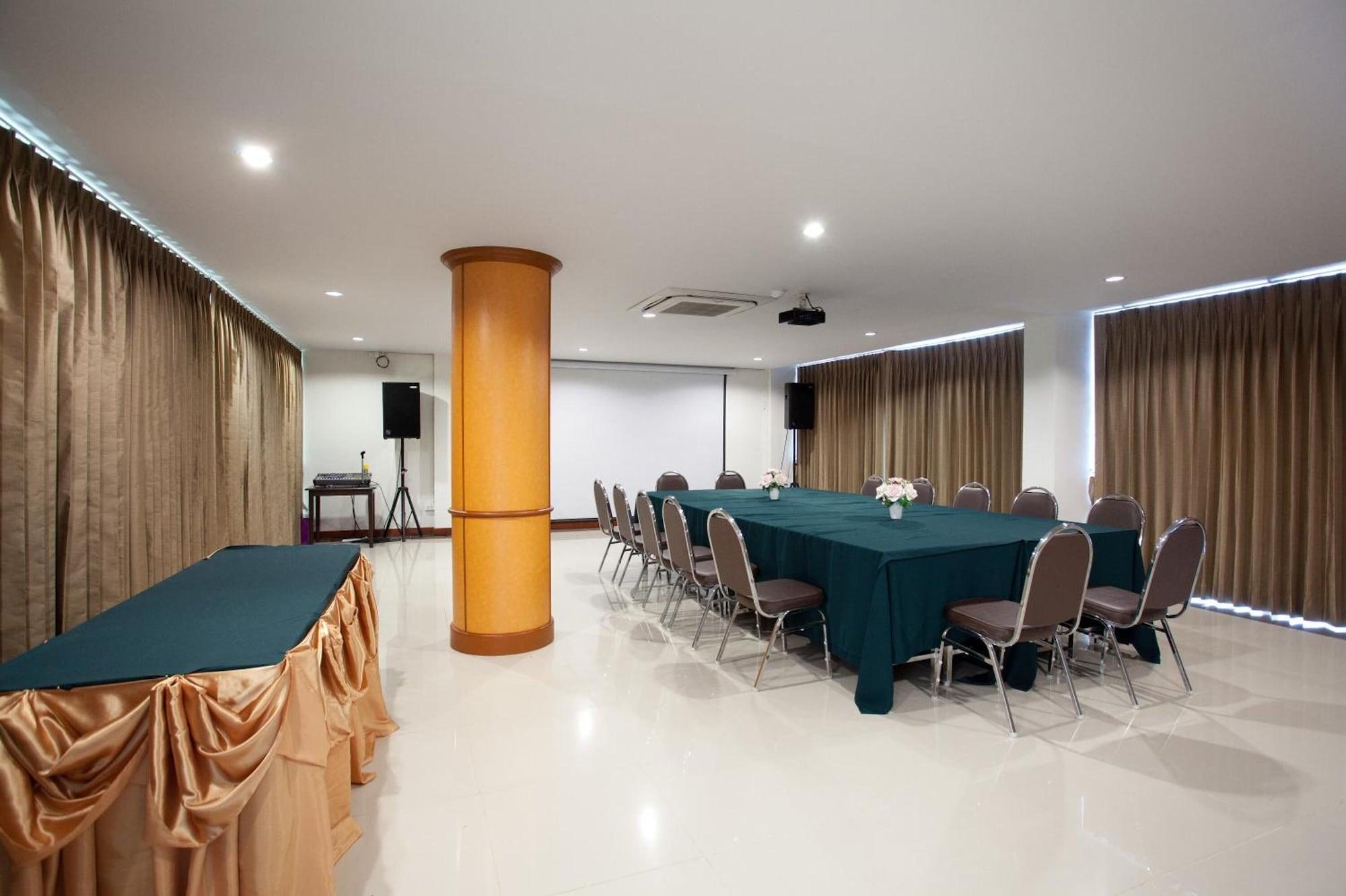 Sala de Reuniones Amnauysuk Hotel