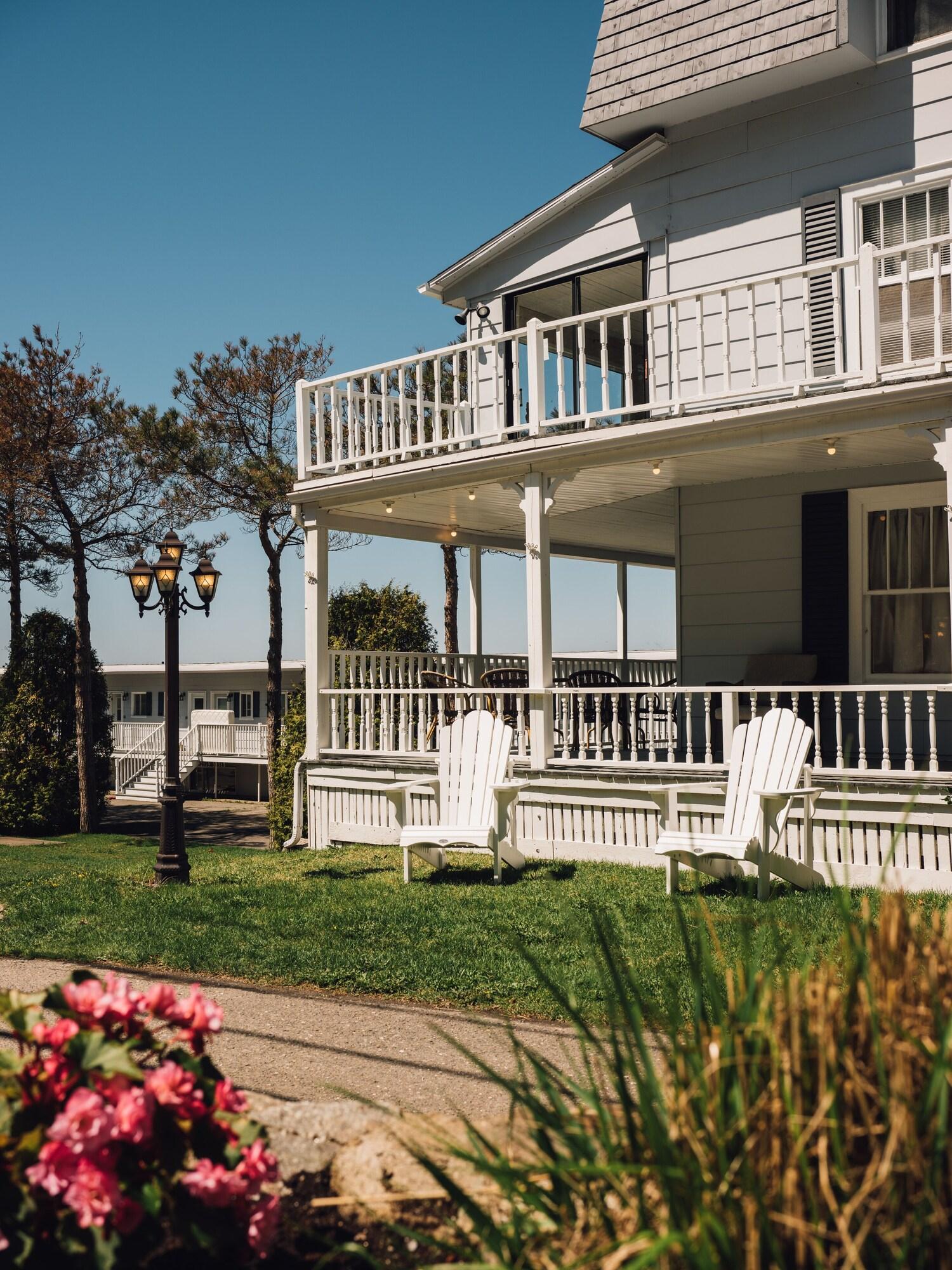 Varios Auberge sur mer