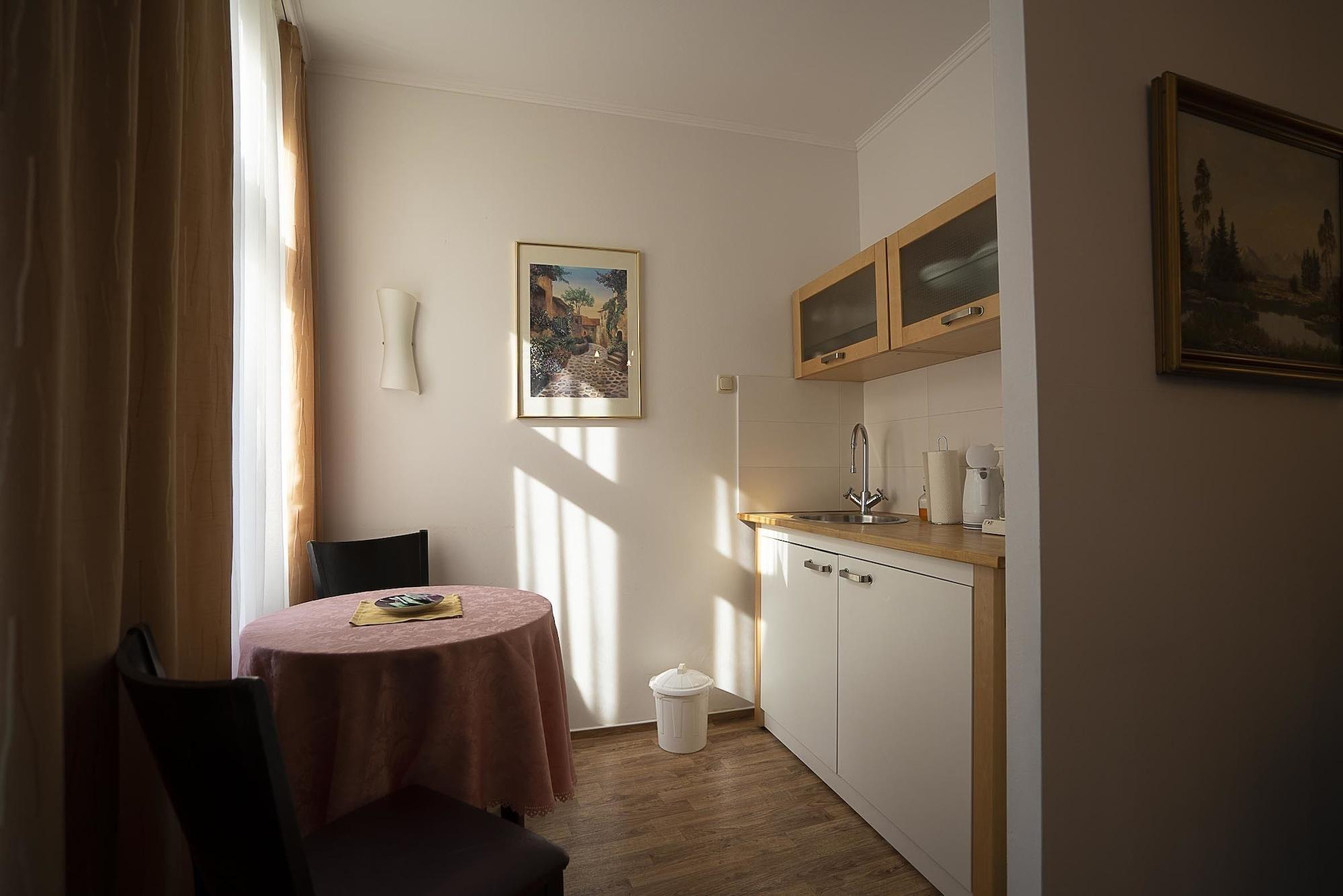 Varios Pension am Dom