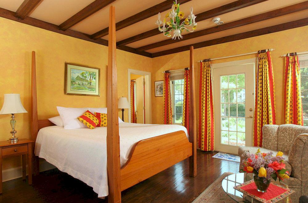 L'Auberge Provencale Inn & Restaurant by null