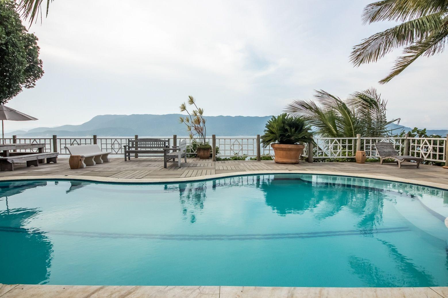 Vista Piscina Vila Toro Guest House