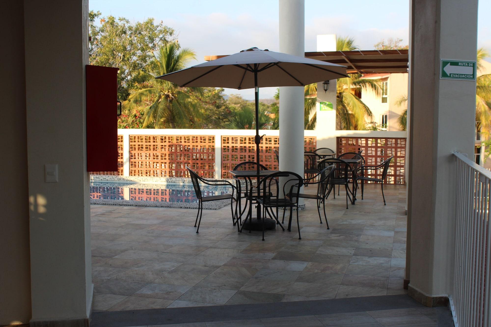 Vista Exterior Hotel Casa Ixtapa