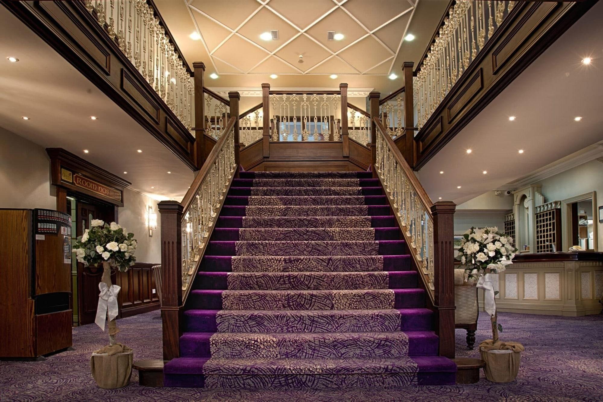Vista Lobby Woodford Dolmen Hotel