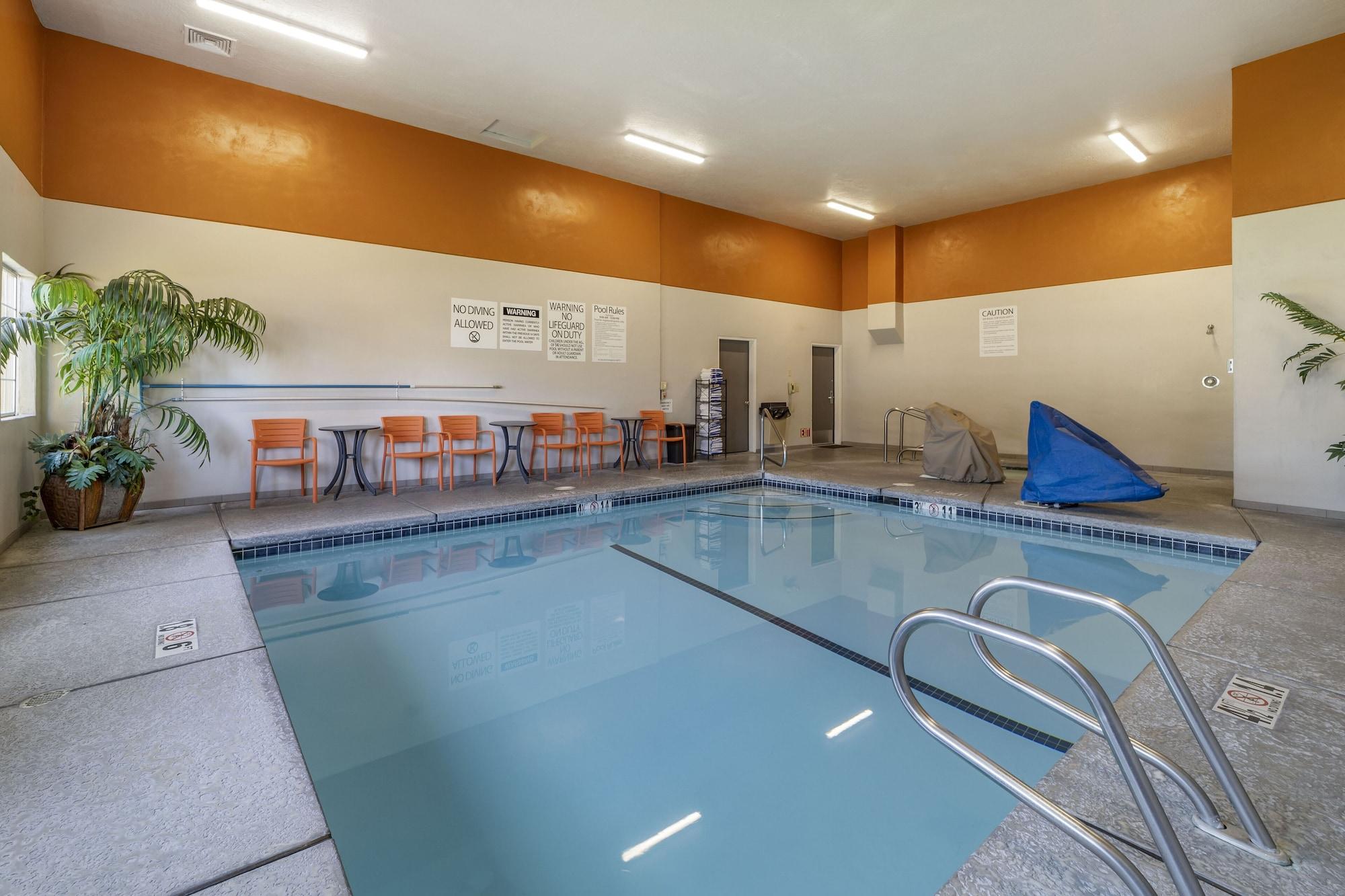 Vista Piscina Comfort Inn Eureka