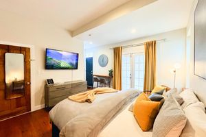 Alquiler Vacacional - Gorgeous Studio Apt. In Historic Chapel w/ Parking