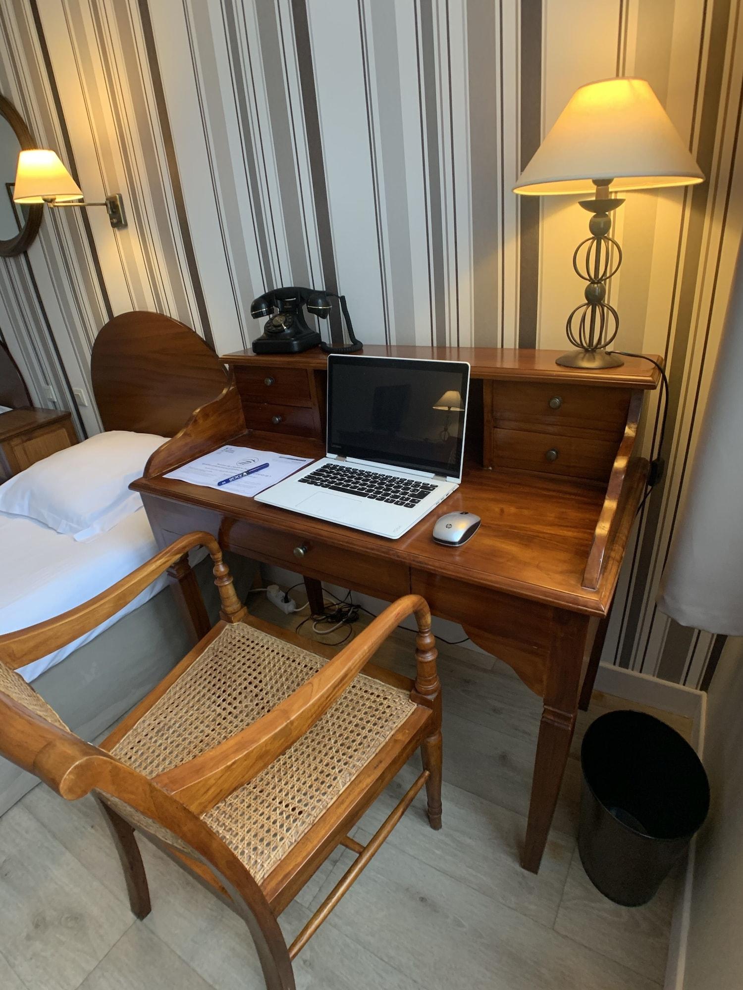 Set de Habitación The Originals Boutique, Hôtel Roca-Fortis, Rochefort