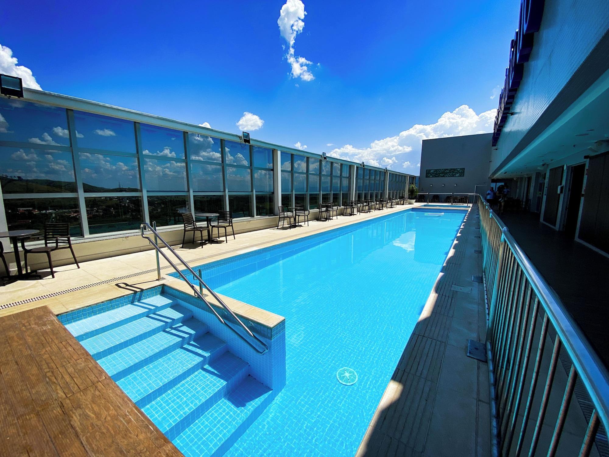 Vista Piscina Hotel Rainha do Brasil