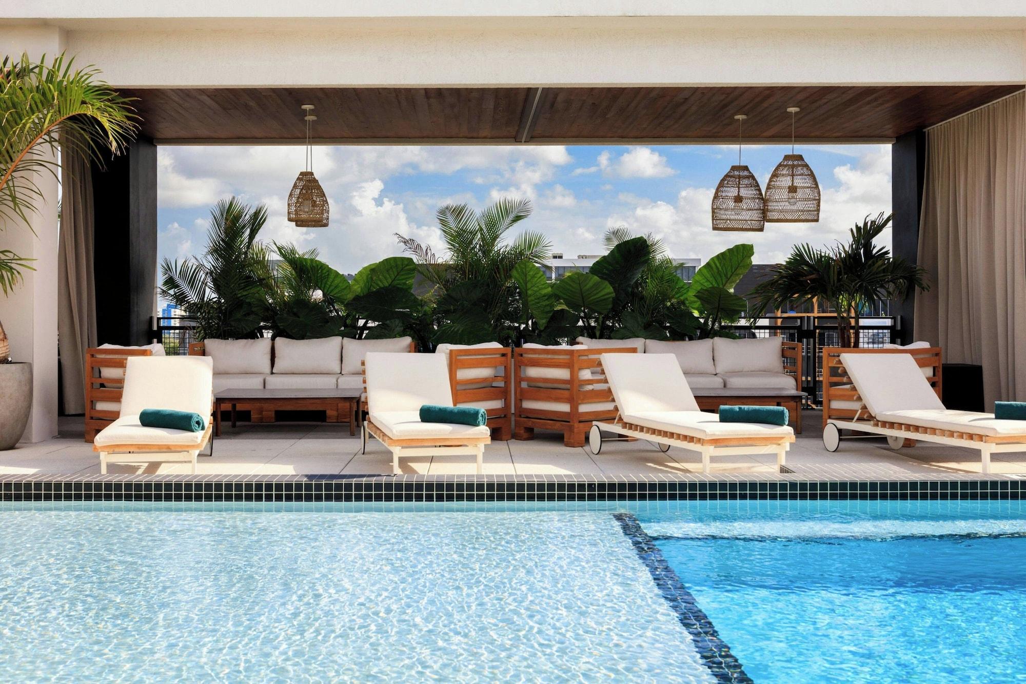 Vista Piscina Moxy Miami Wynwood