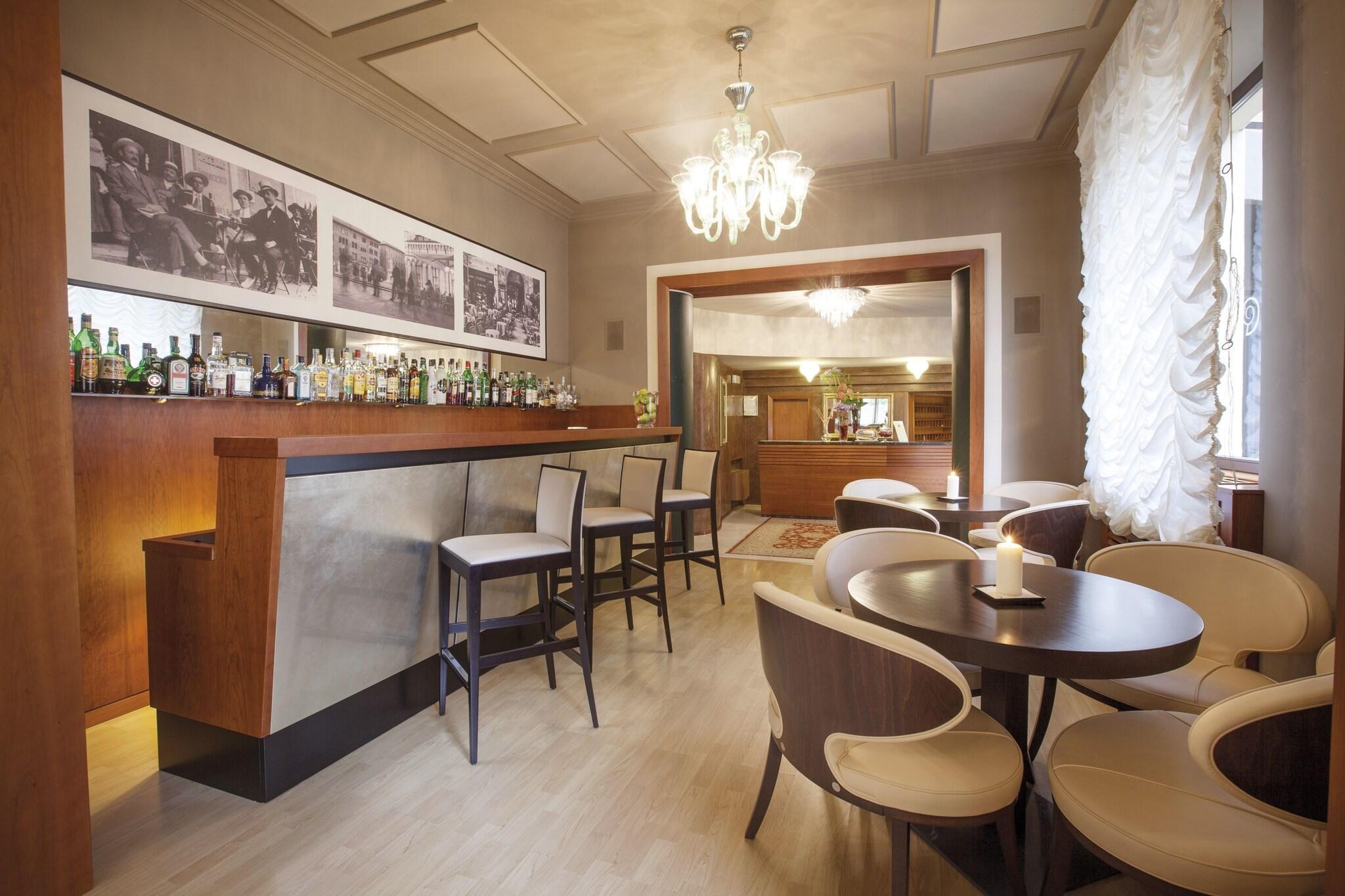 Bar/Salón Albergo Celide