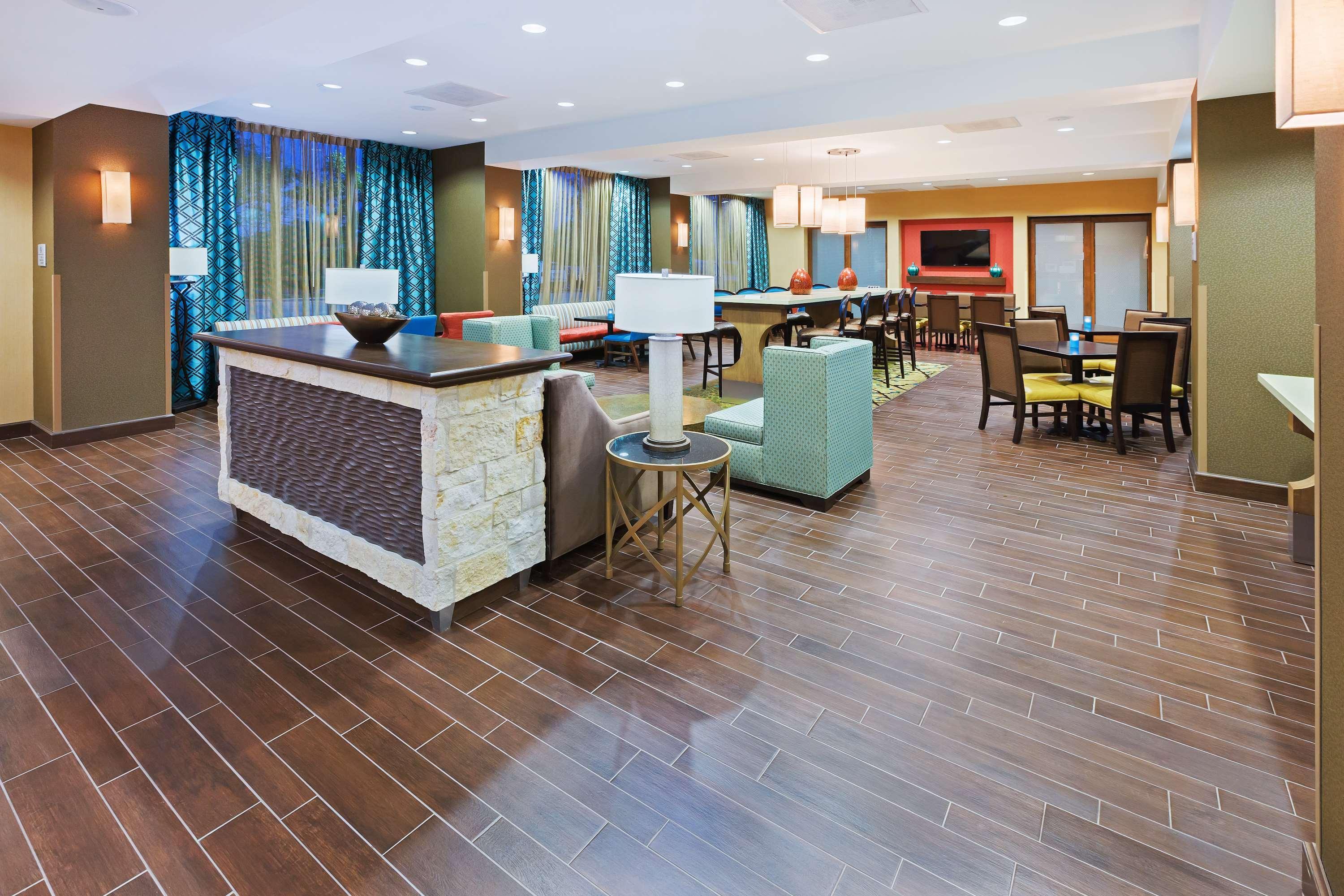 Vista Lobby Hampton Inn Austin/Oak Hill