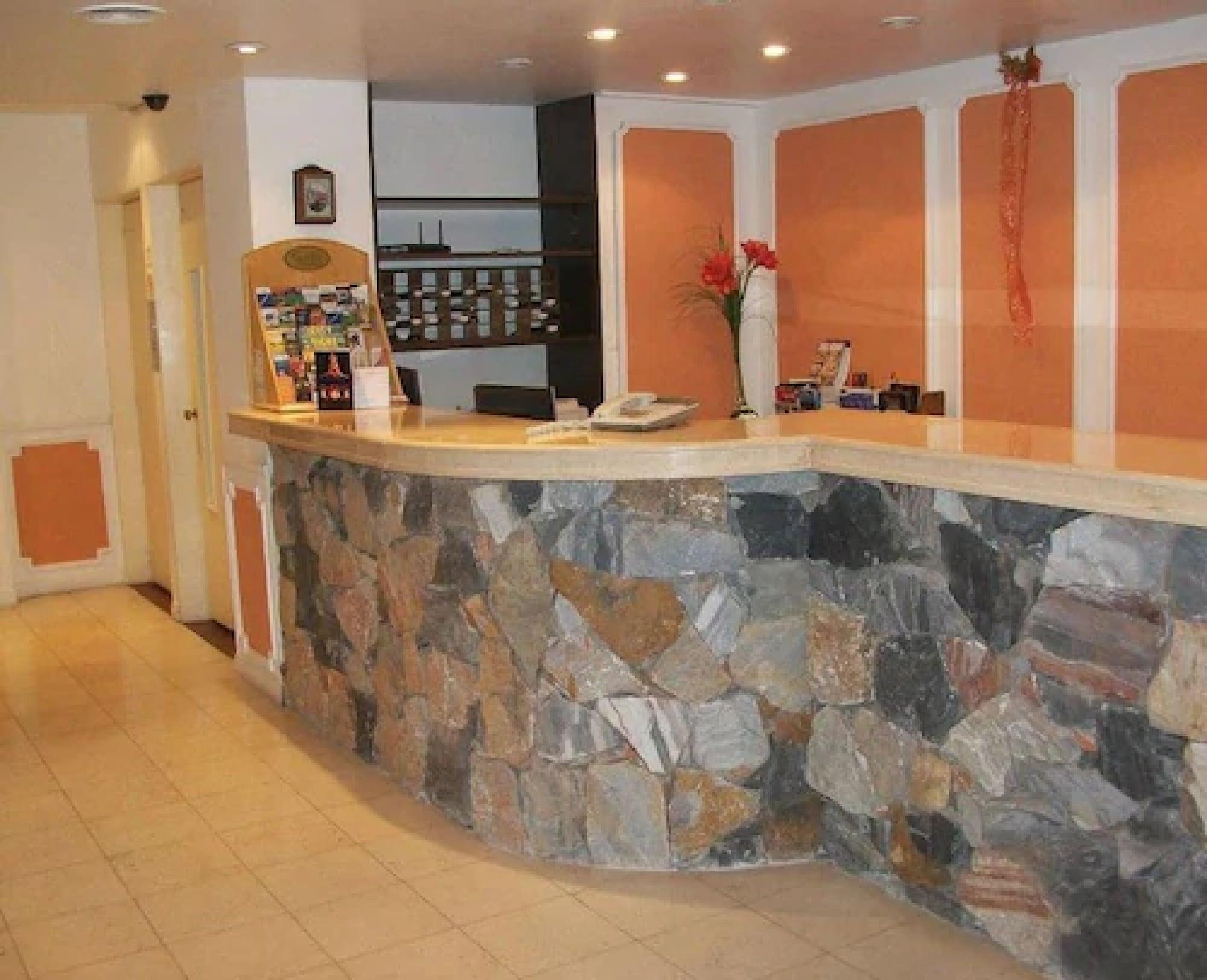 Vista Lobby Village Garden Apart Hotel
