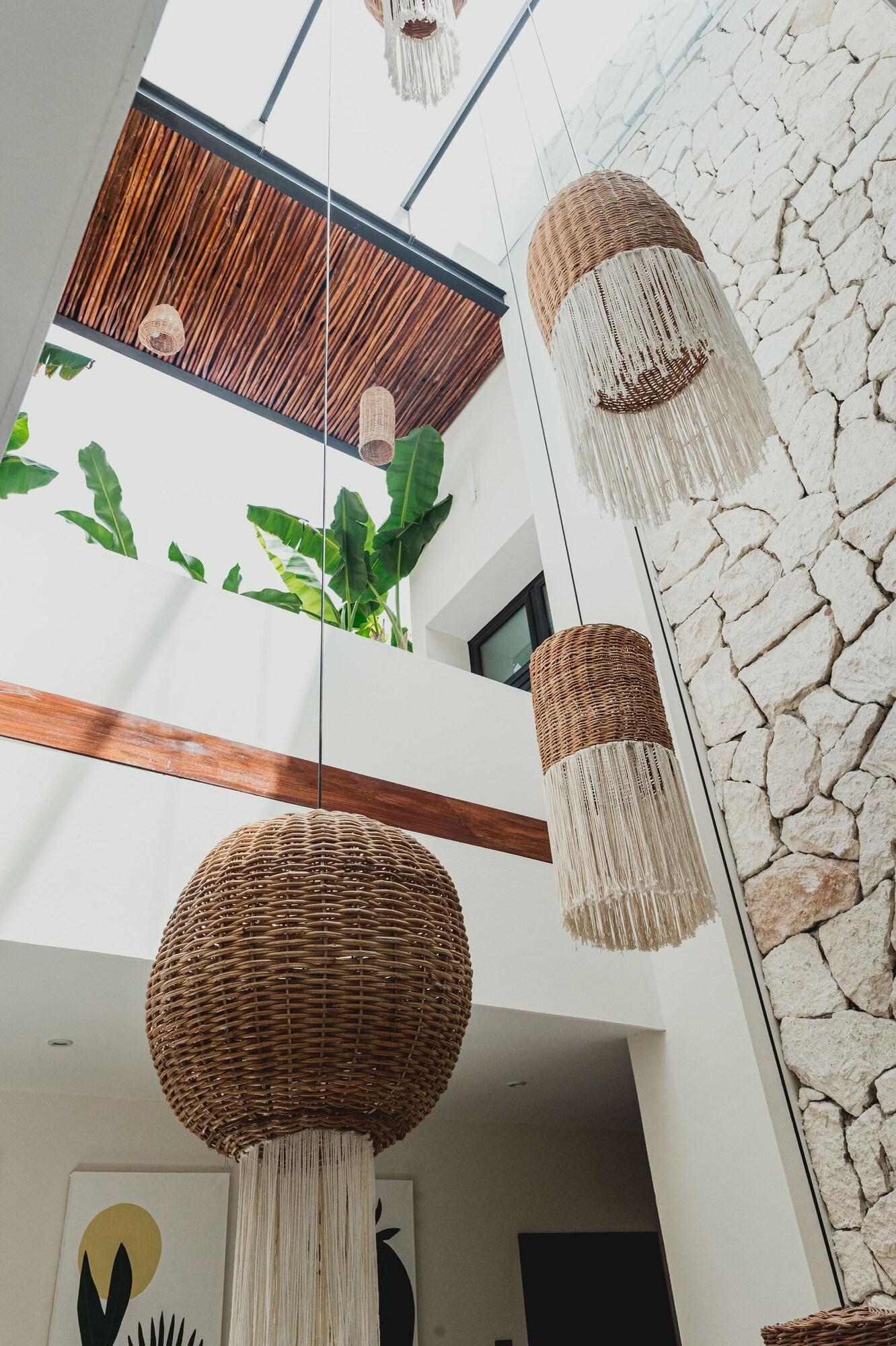 Varios Phantom Suites
