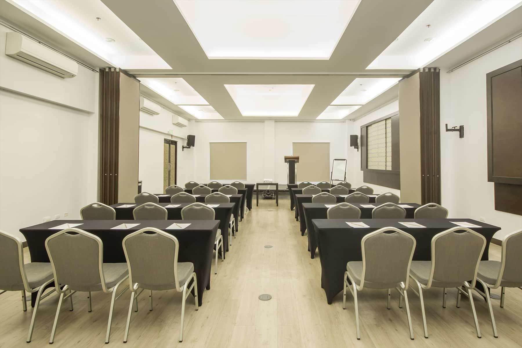 Sala de Reuniones Microtel by Wyndham Eagle Ridge