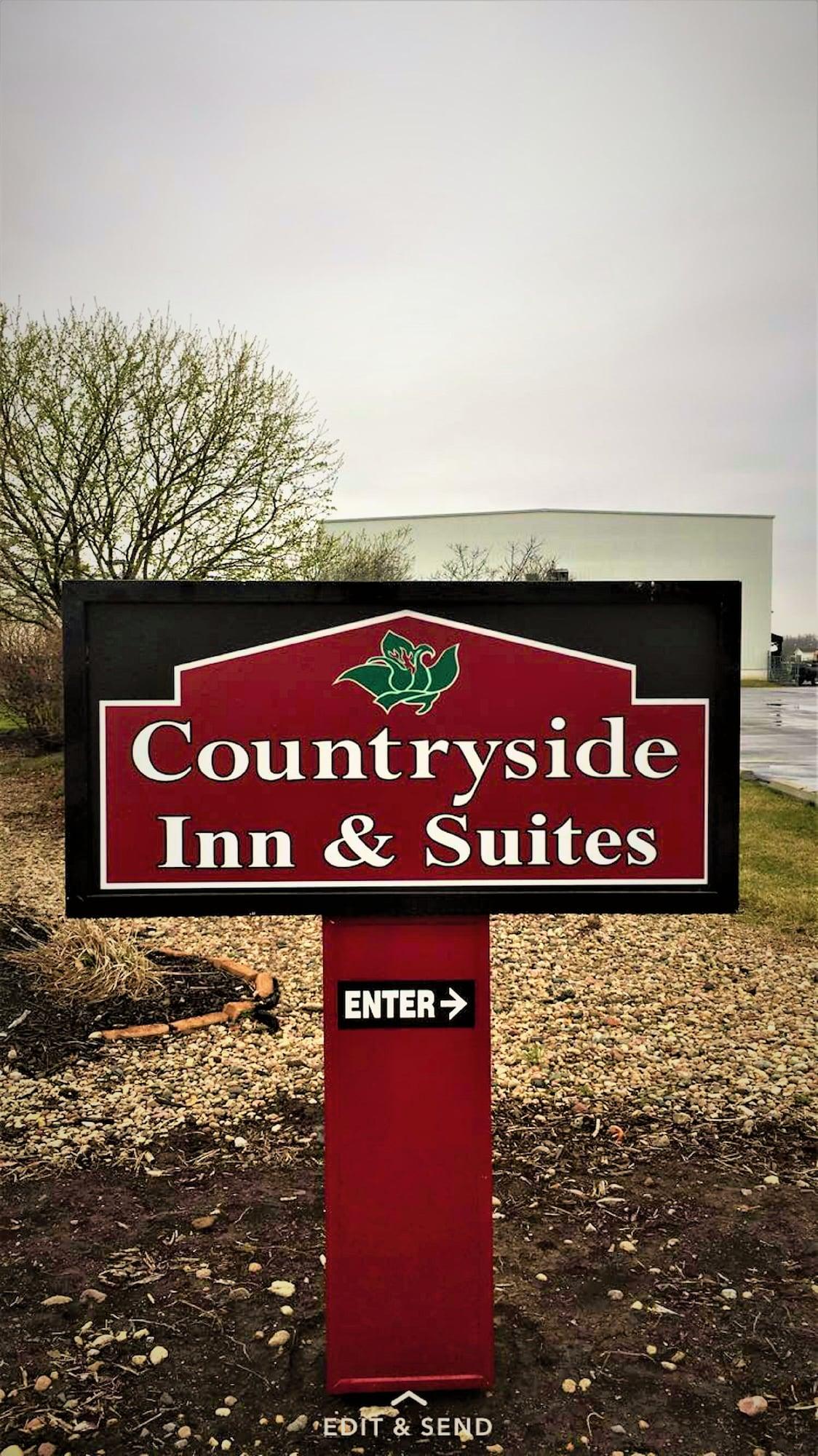 Vista Exterior Countryside Inn & Suites