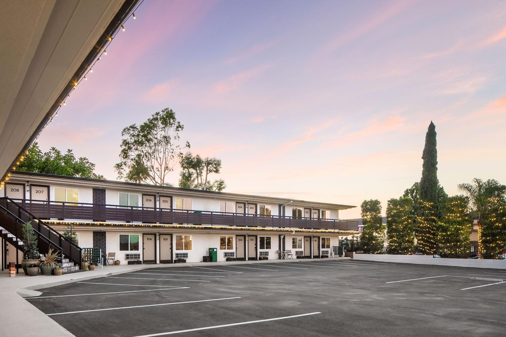 Vista Exterior California Inn