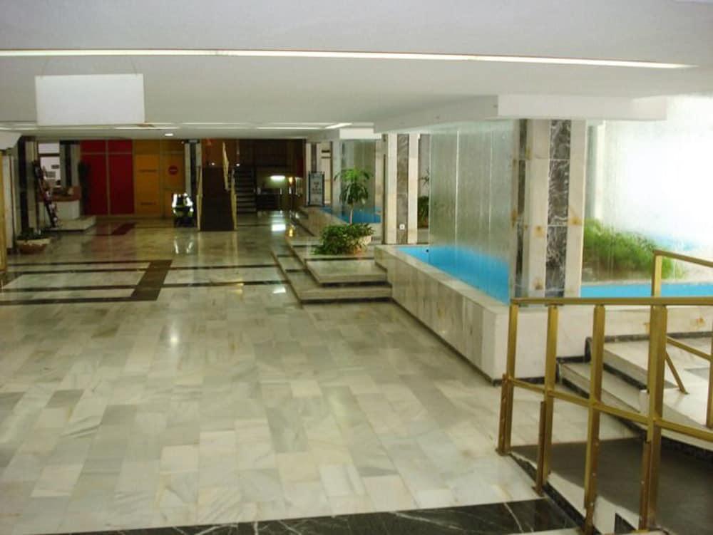 Vista Lobby Jupiter appartments