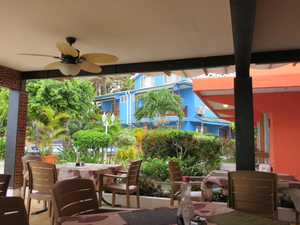 Restaurant Hotel Cocoplum Beach