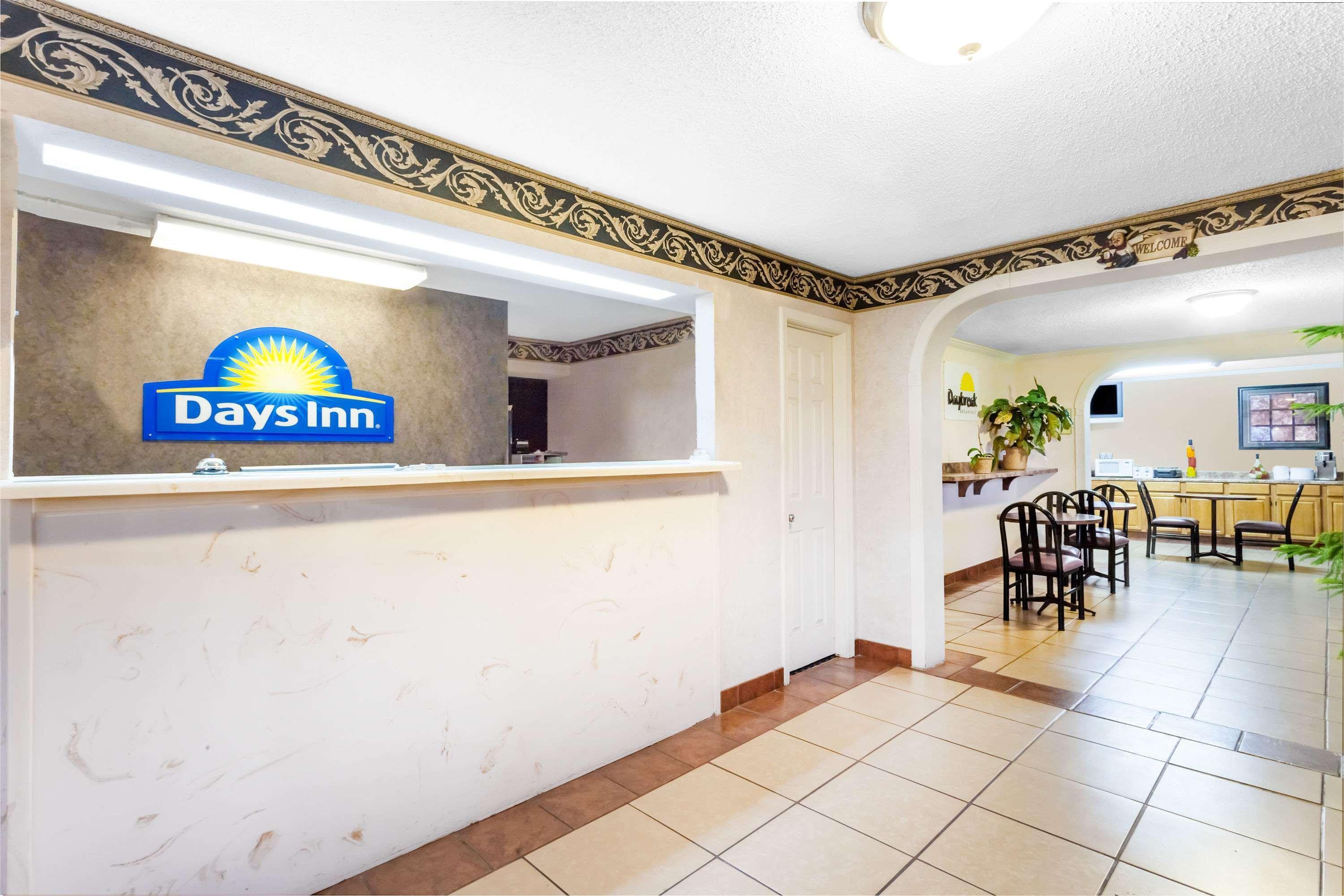 Vista Lobby Days Inn by Wyndham Martin