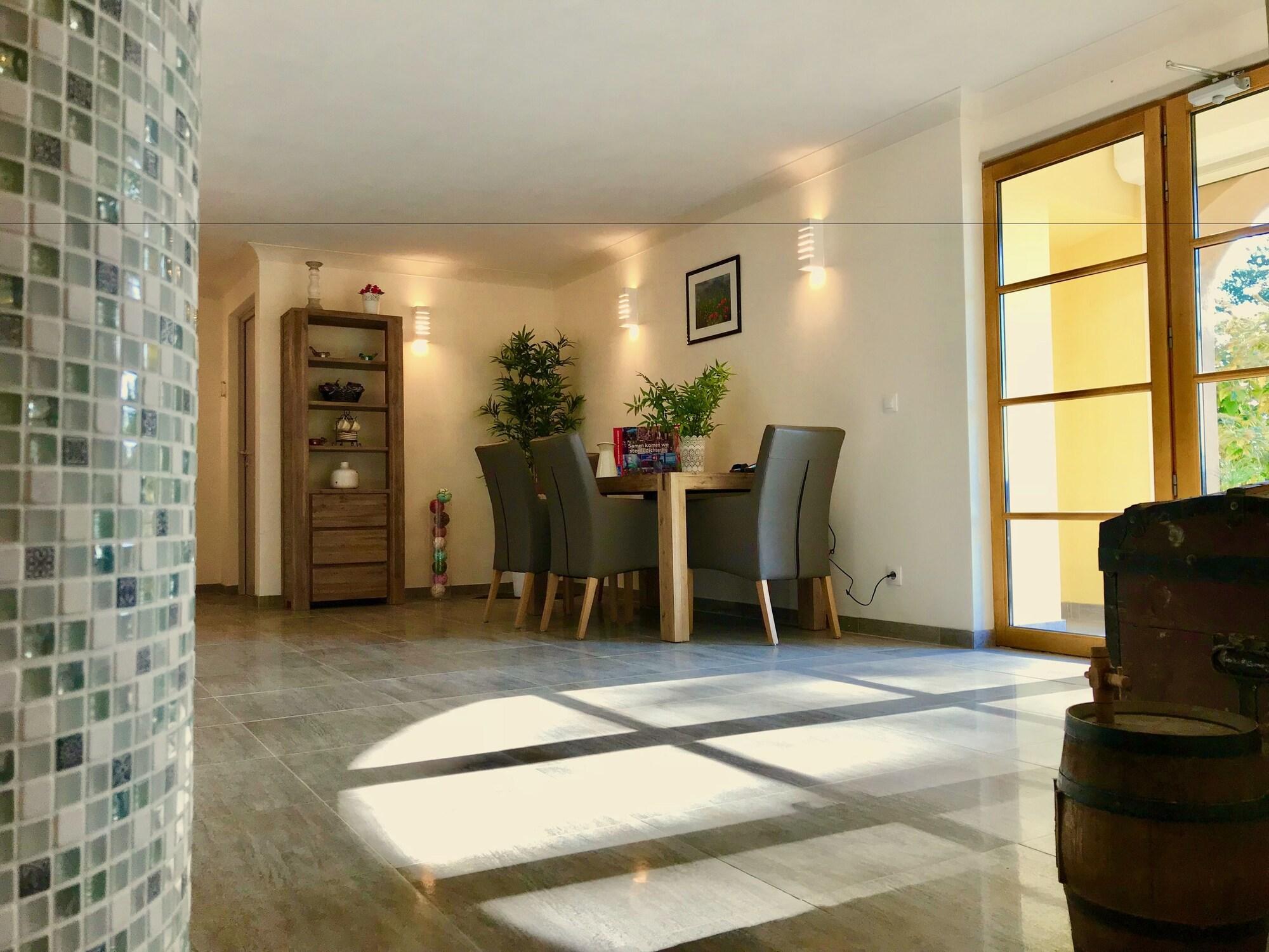 Vista Lobby Résidence Château Ferrassières