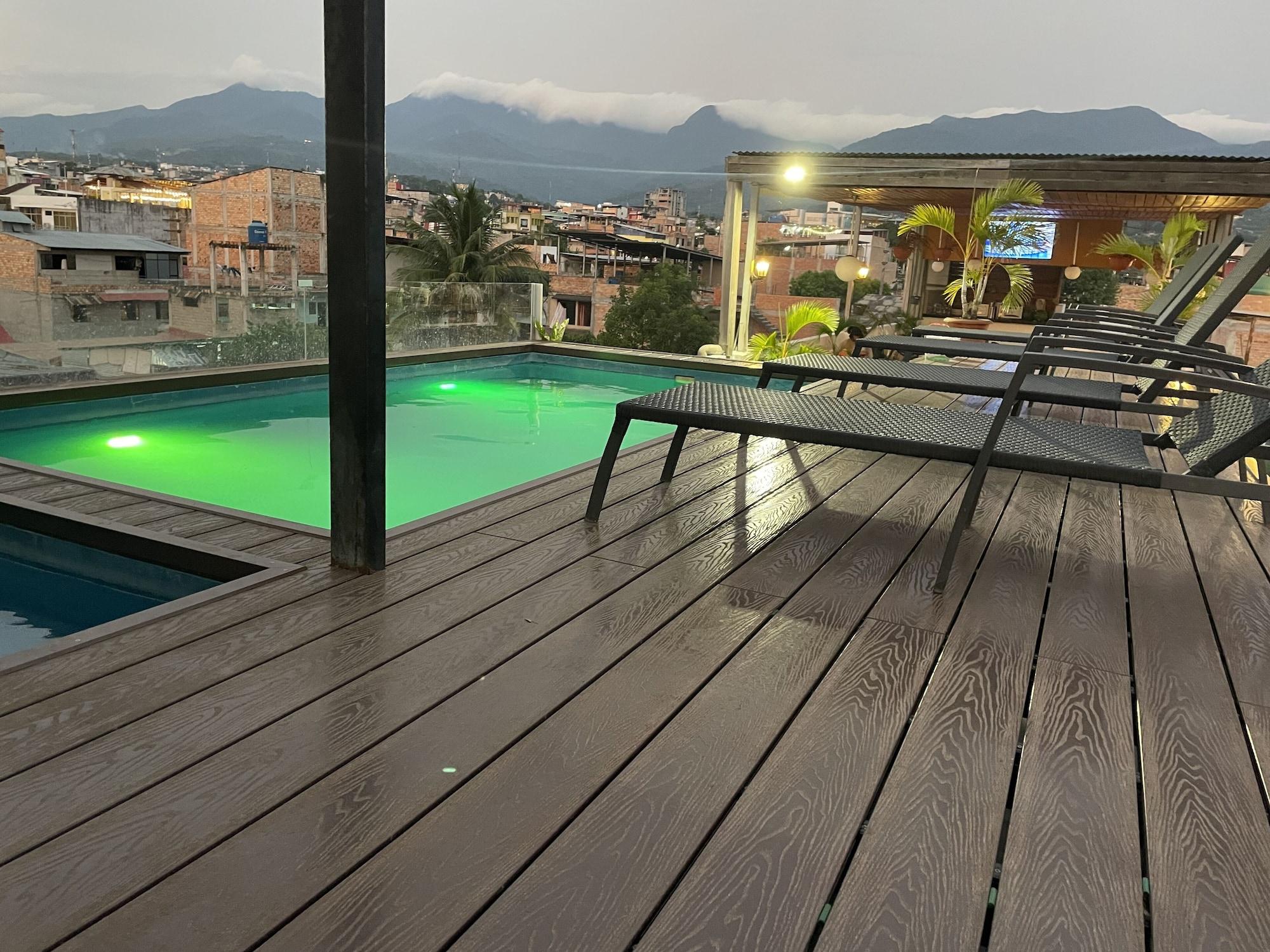 Varios Hotel Central