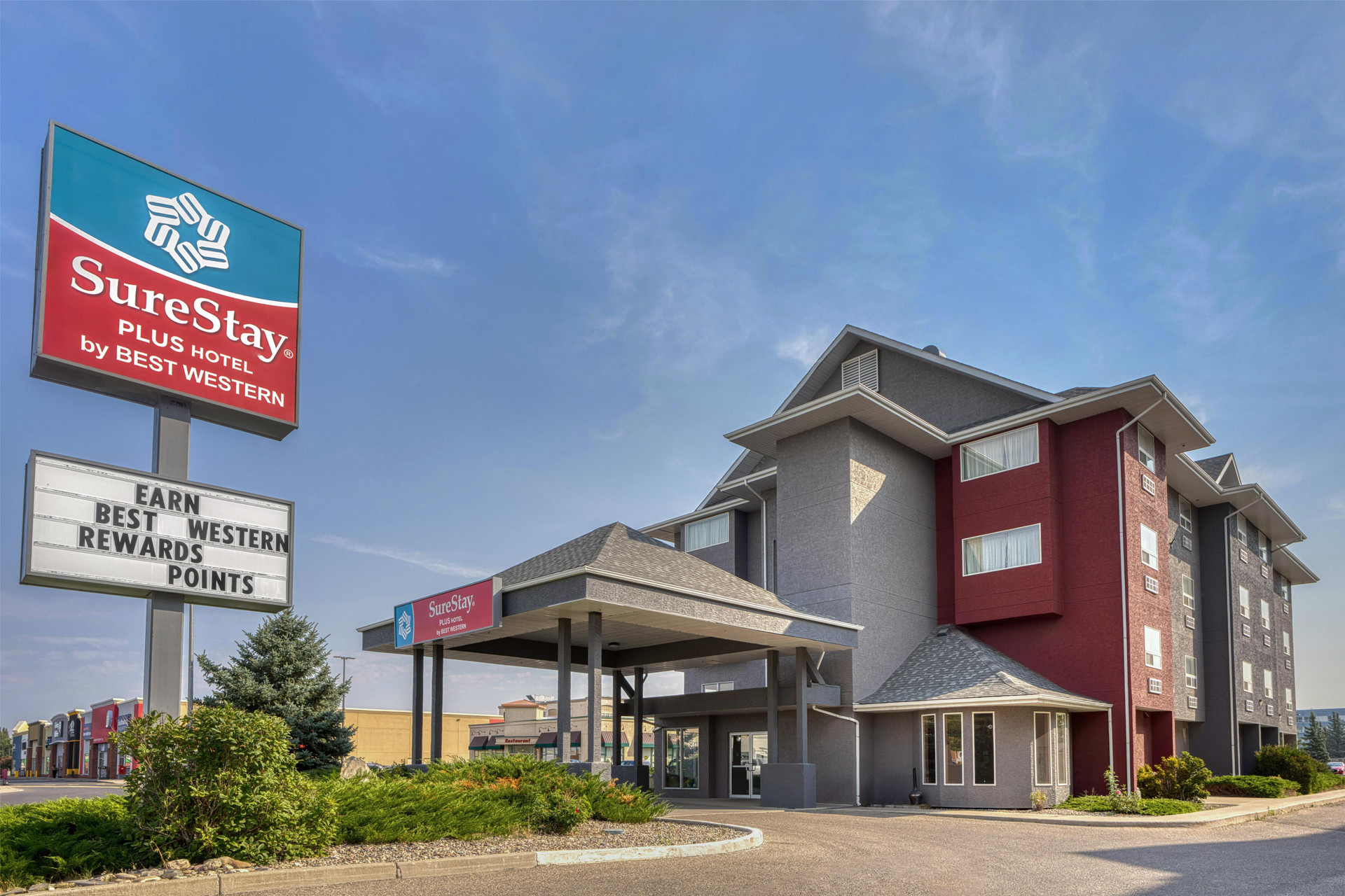Vista Exterior SureStay Plus Hotel by Best Western Lethbridge