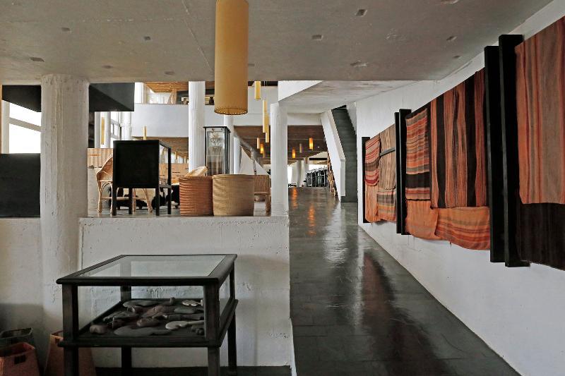 Vista do lobby Remota Hotel