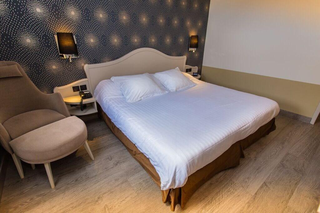 Varios Citotel Le Cedre