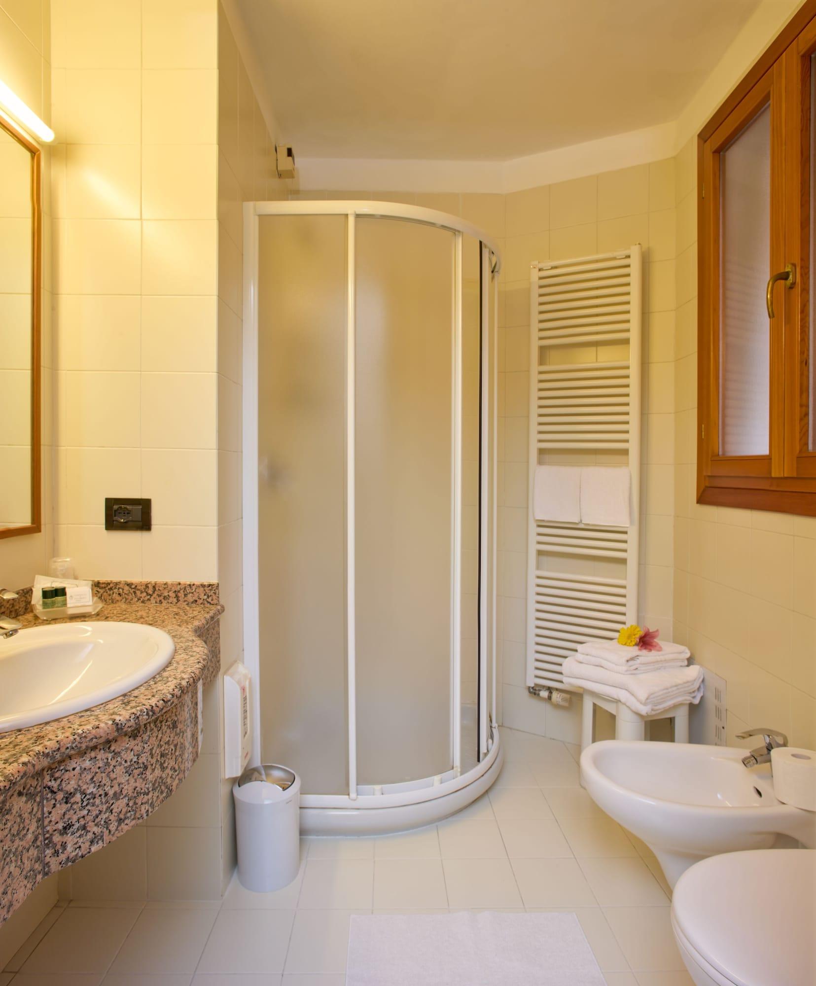 Equipamiento de Habitación Albergo Commercio e Pellegrino