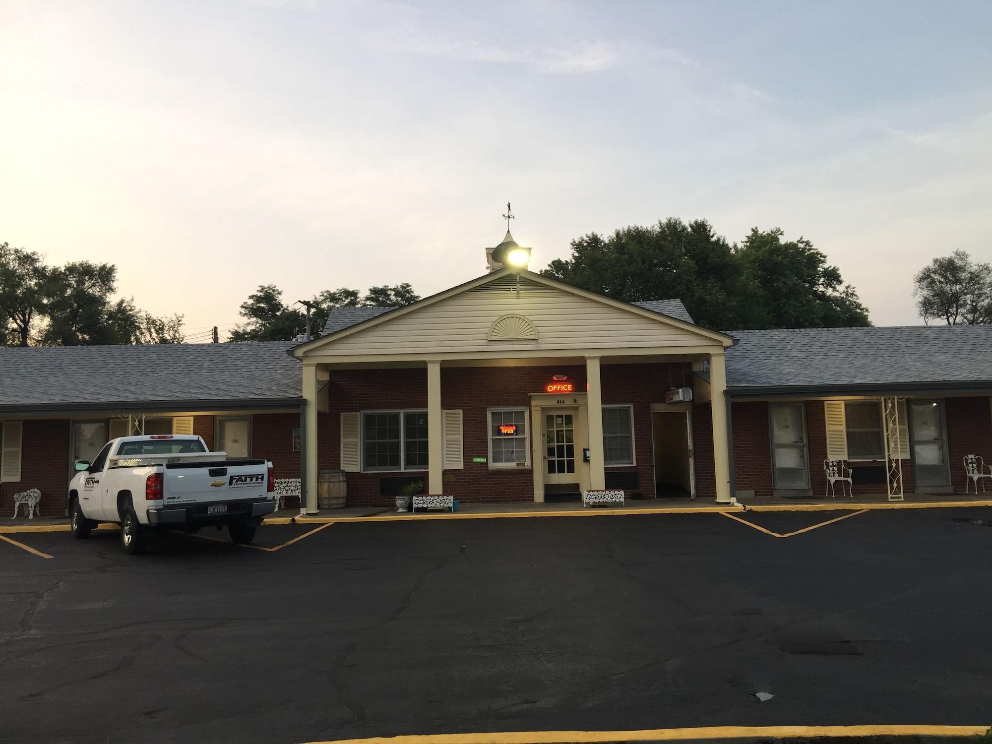 Varios Old Kentucky Home Motel