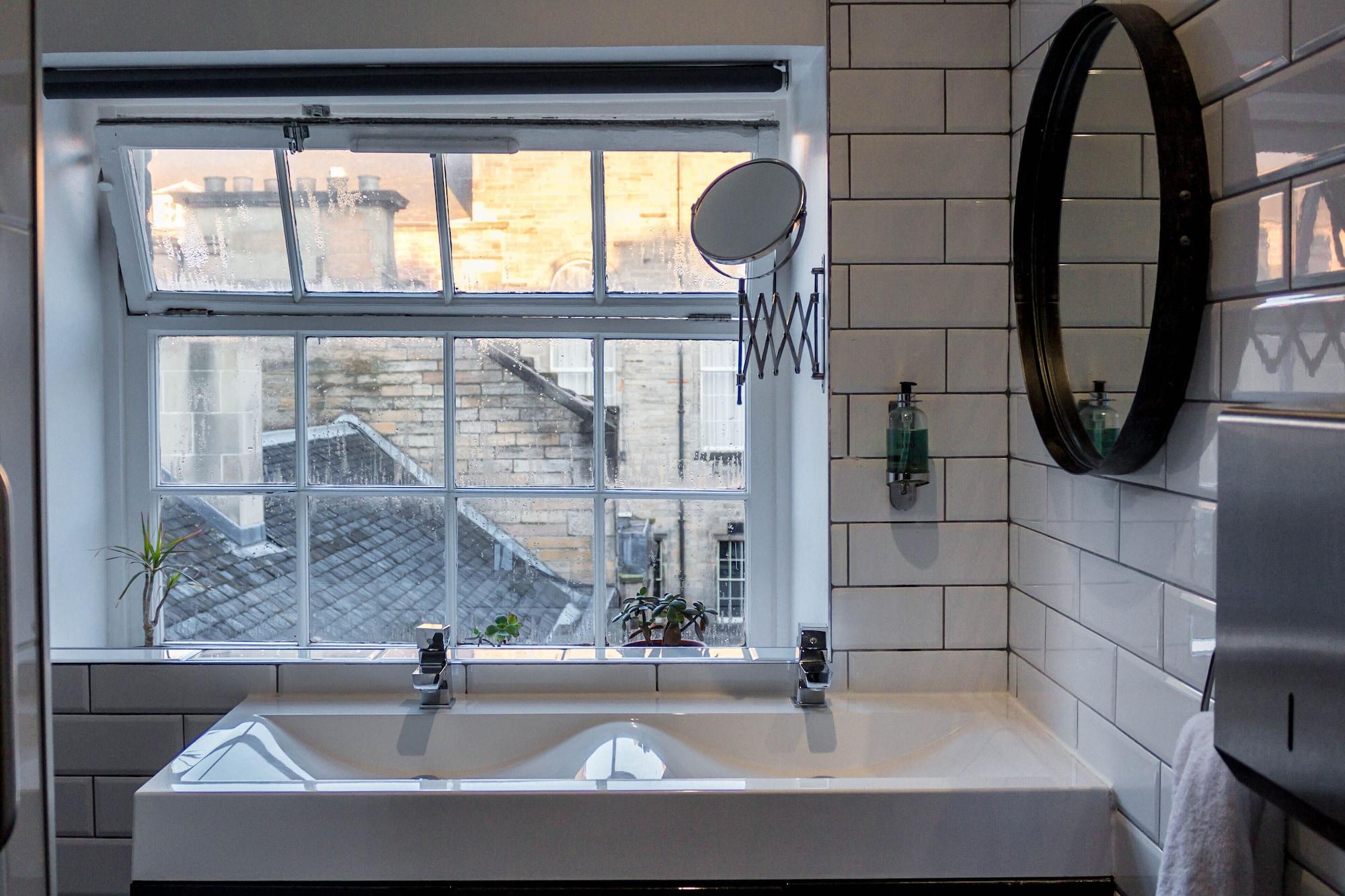 Equipamiento de Habitación CODE - The Loft, Edinburgh