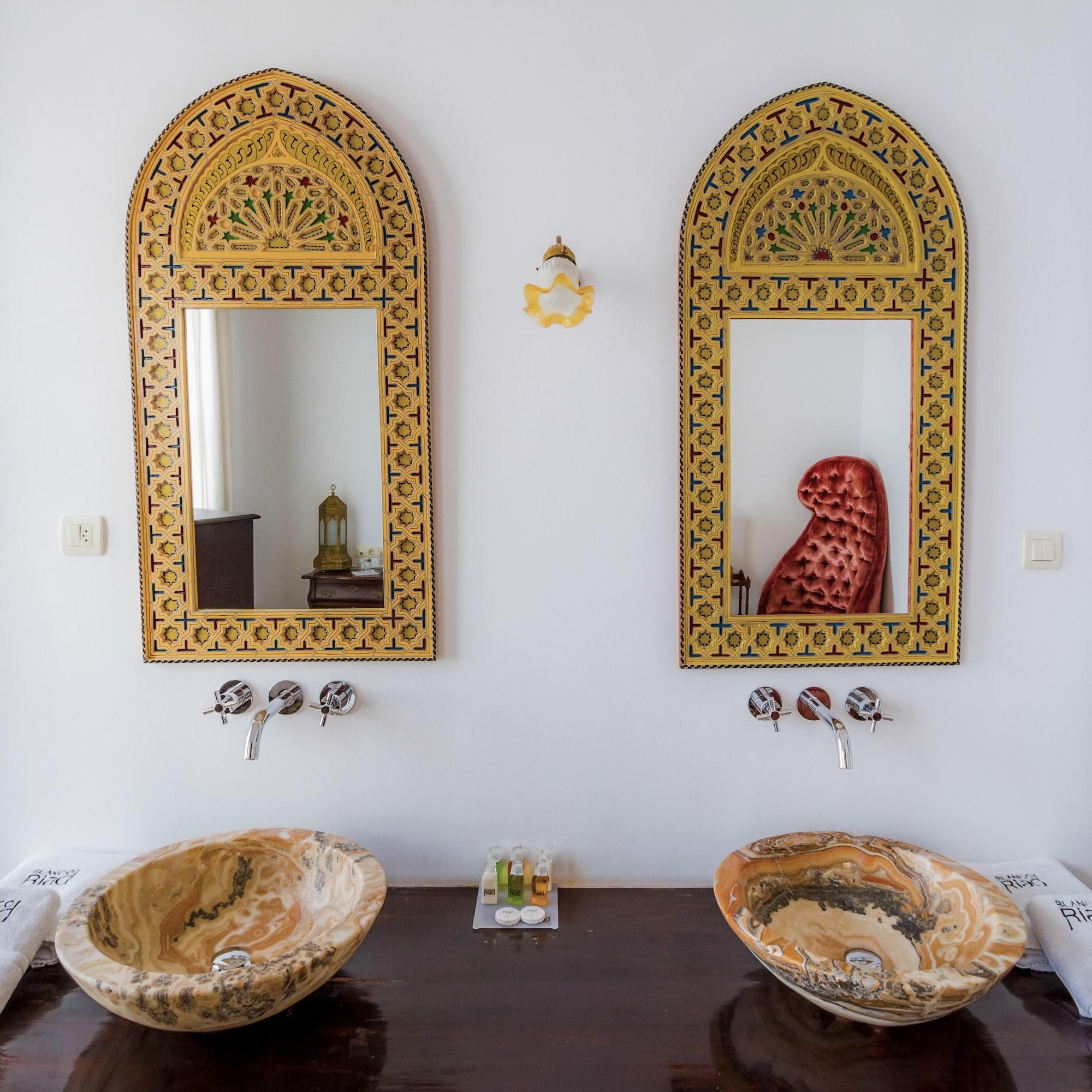 Equipamiento de Habitación Hotel Blanco Riad
