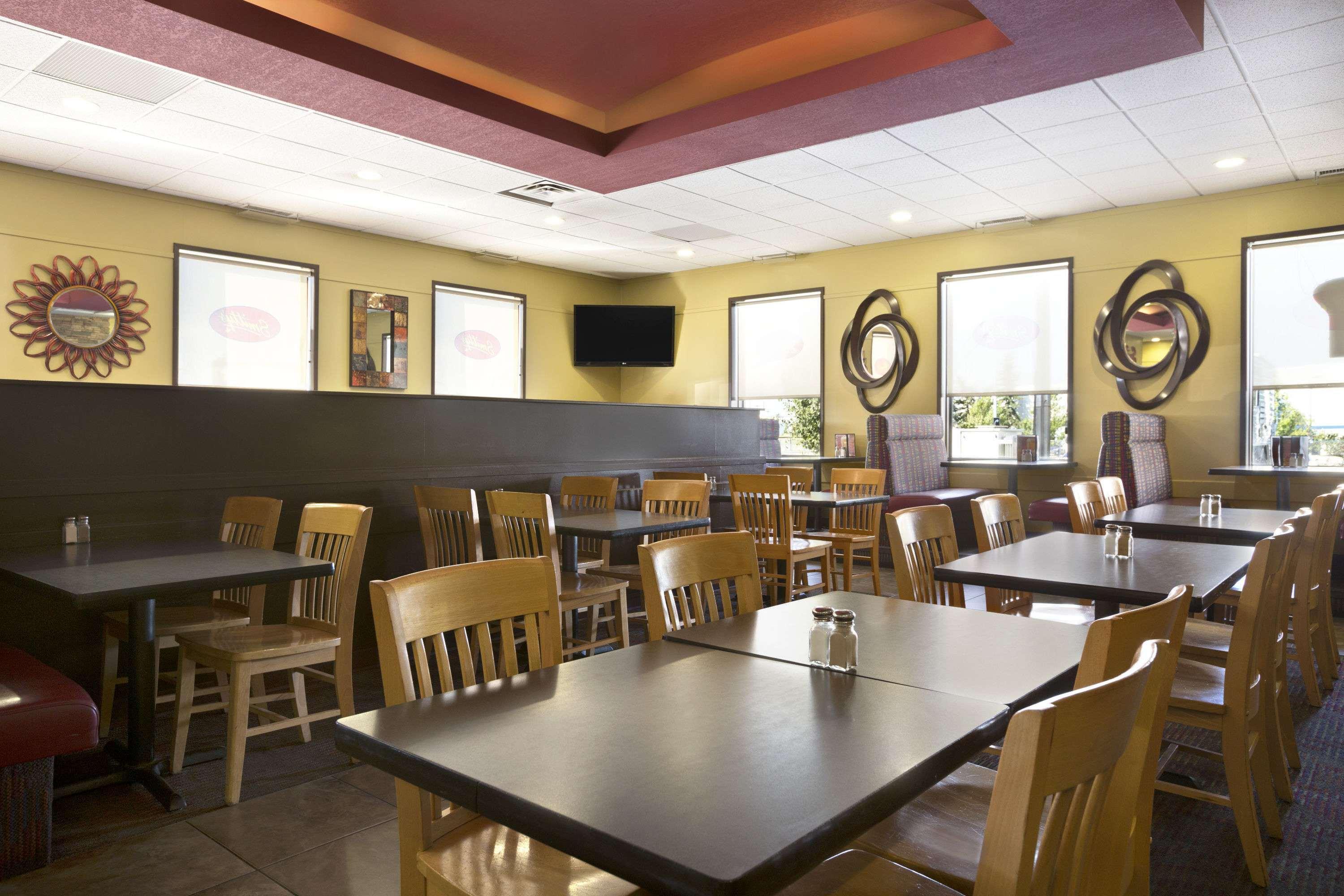 Restaurant Travelodge by Wyndham Edmonton West