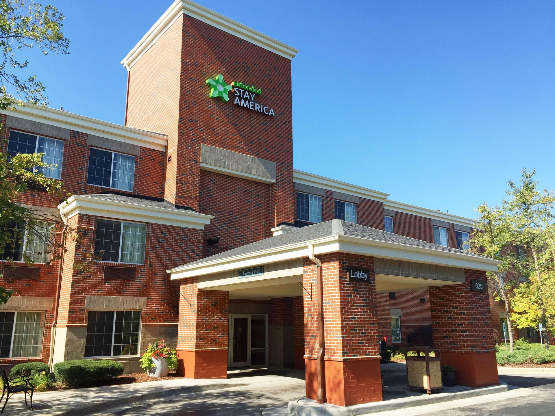 Vista Exterior Extended Stay America Suites Milwaukee Brookfield