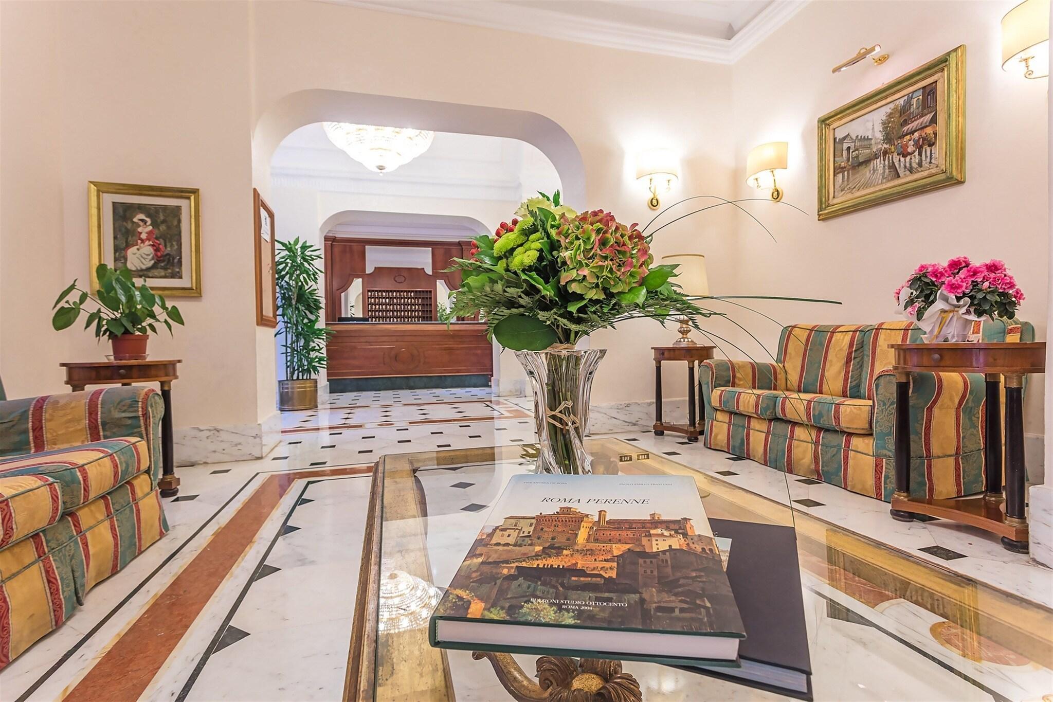 Vista Lobby Raeli Hotel Lux