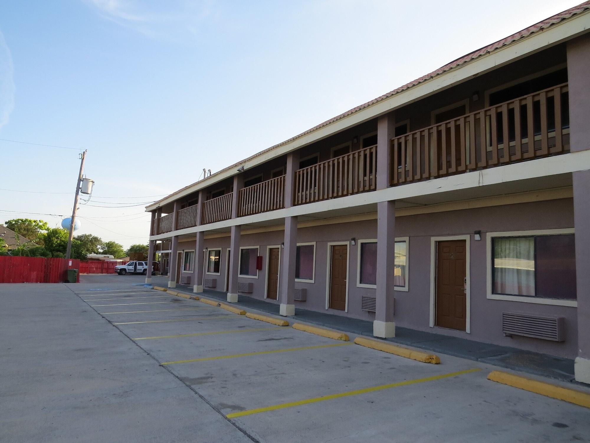 Vista Exterior Executive Inn and Suites