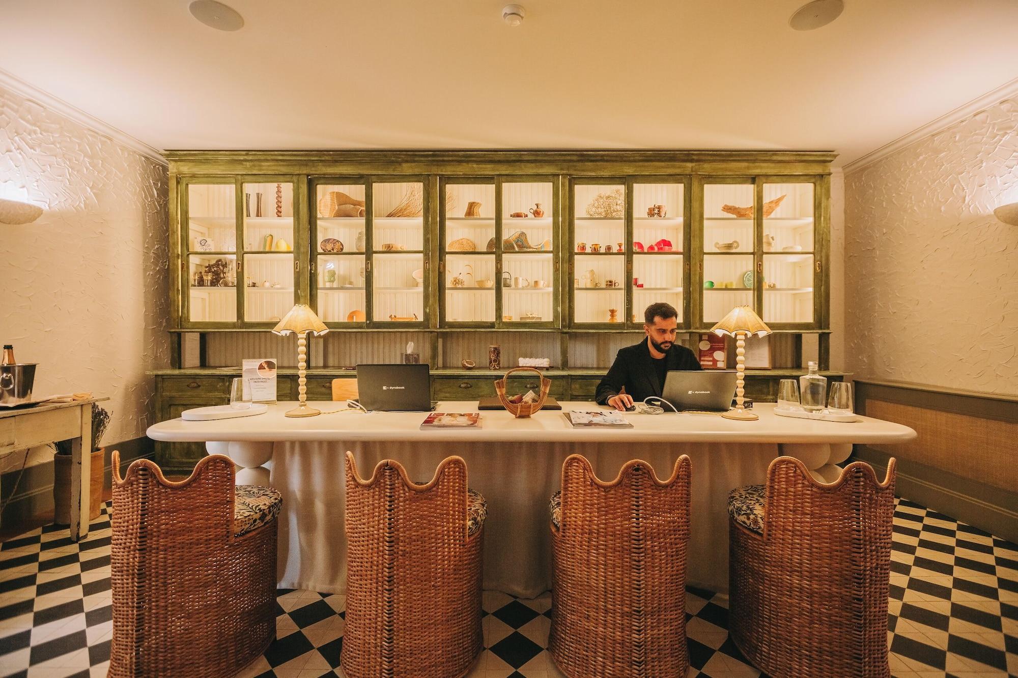 Vista Lobby Torel Saboaria