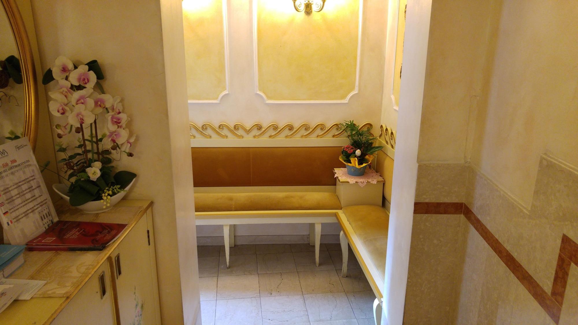 Vista Lobby Hotel Orion