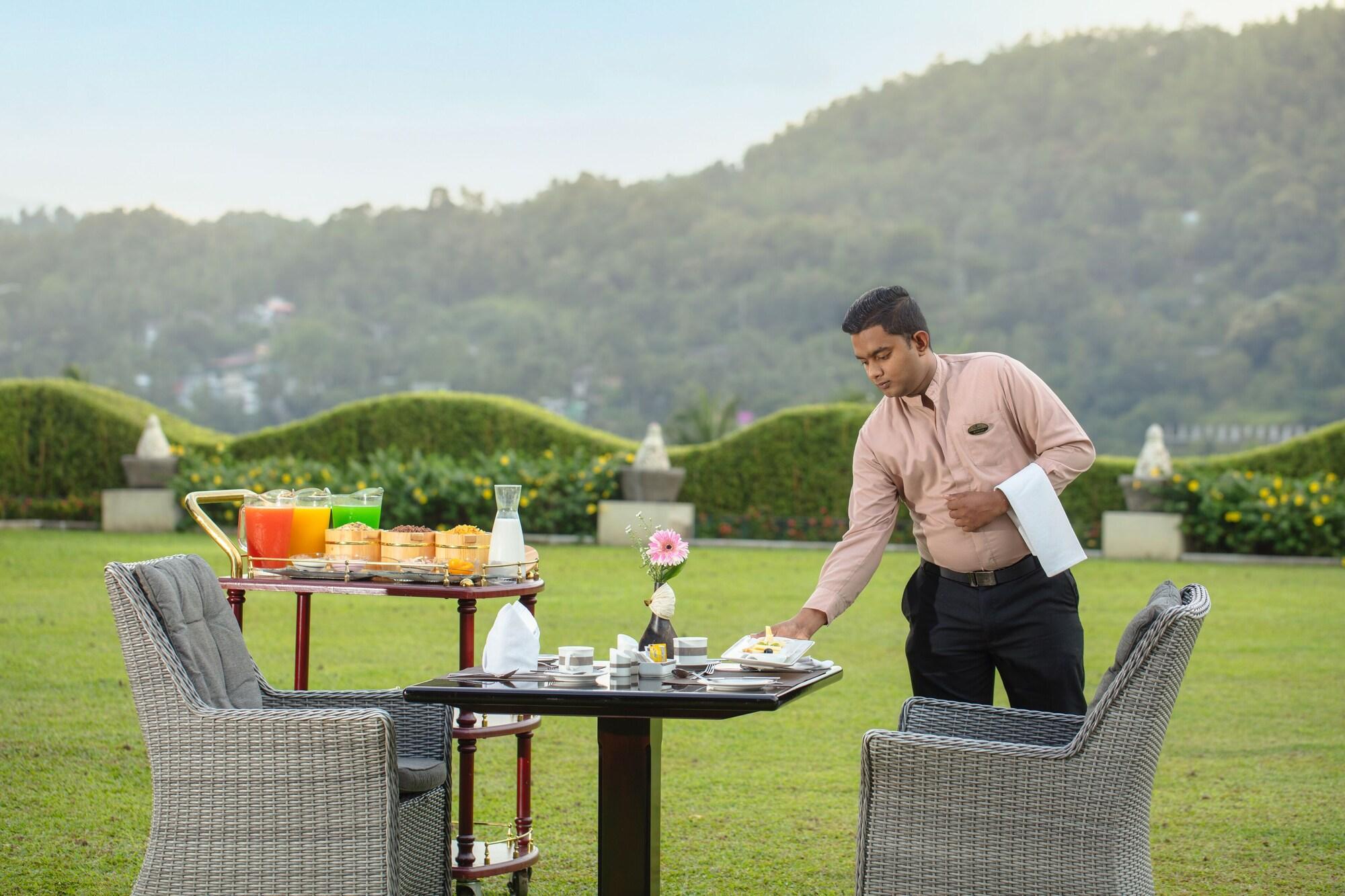 Restaurant Earl's Regency