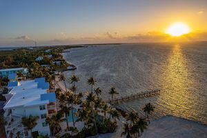 Alojamiento - Grassy Flats Resort & Beach Club