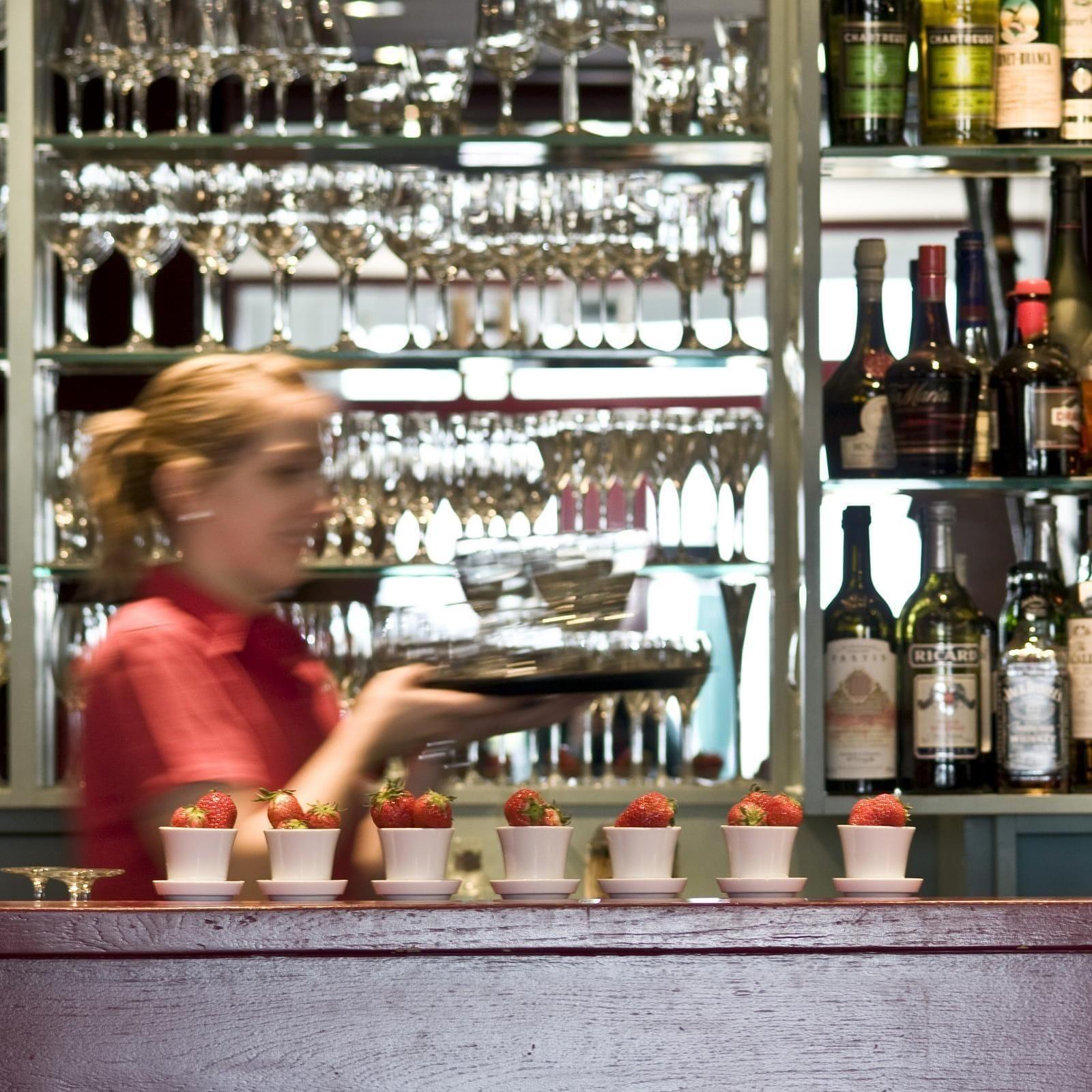 Bar/Salón De Laurier