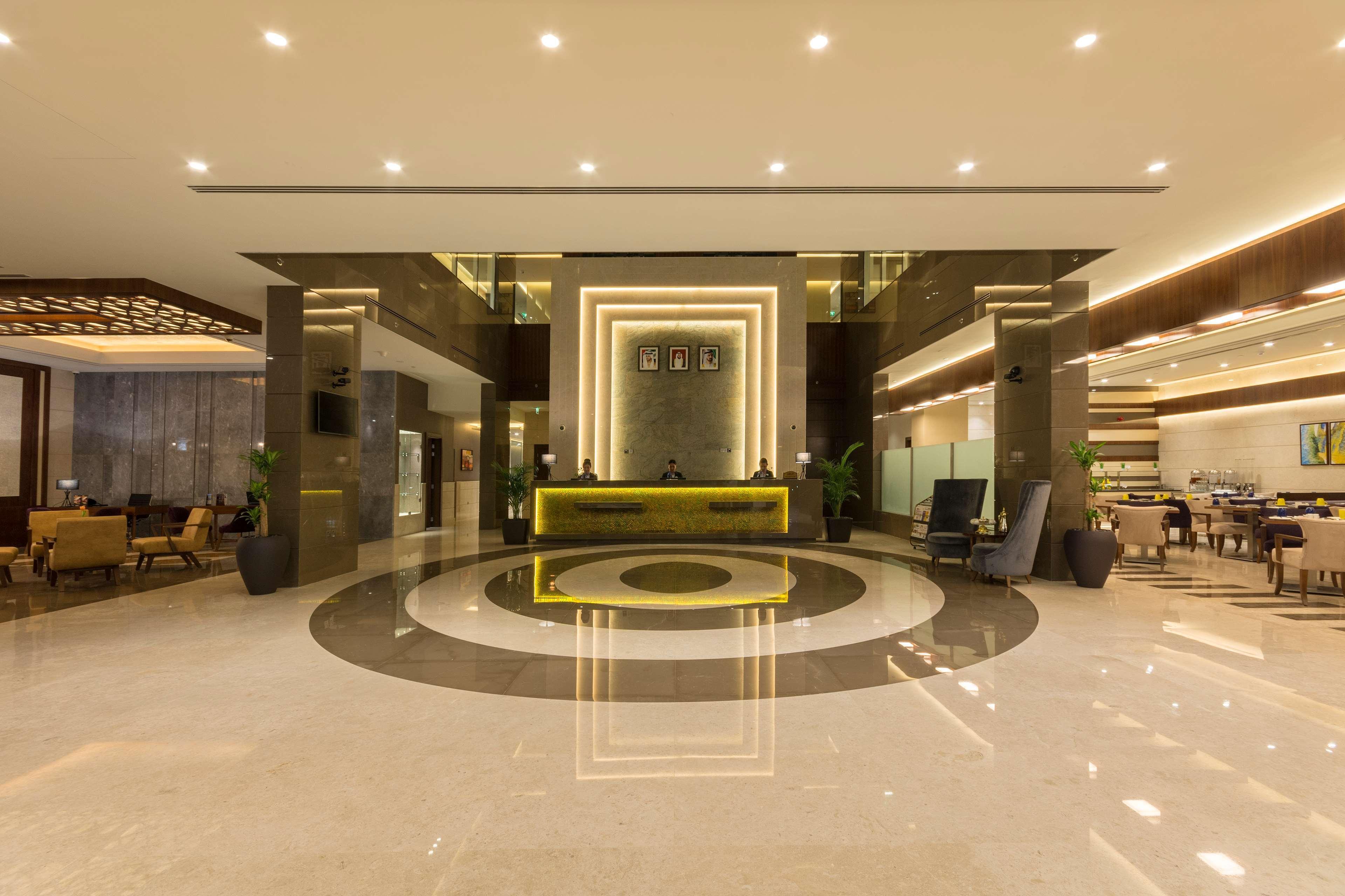 Vista Lobby Golden Tulip Media Hotel