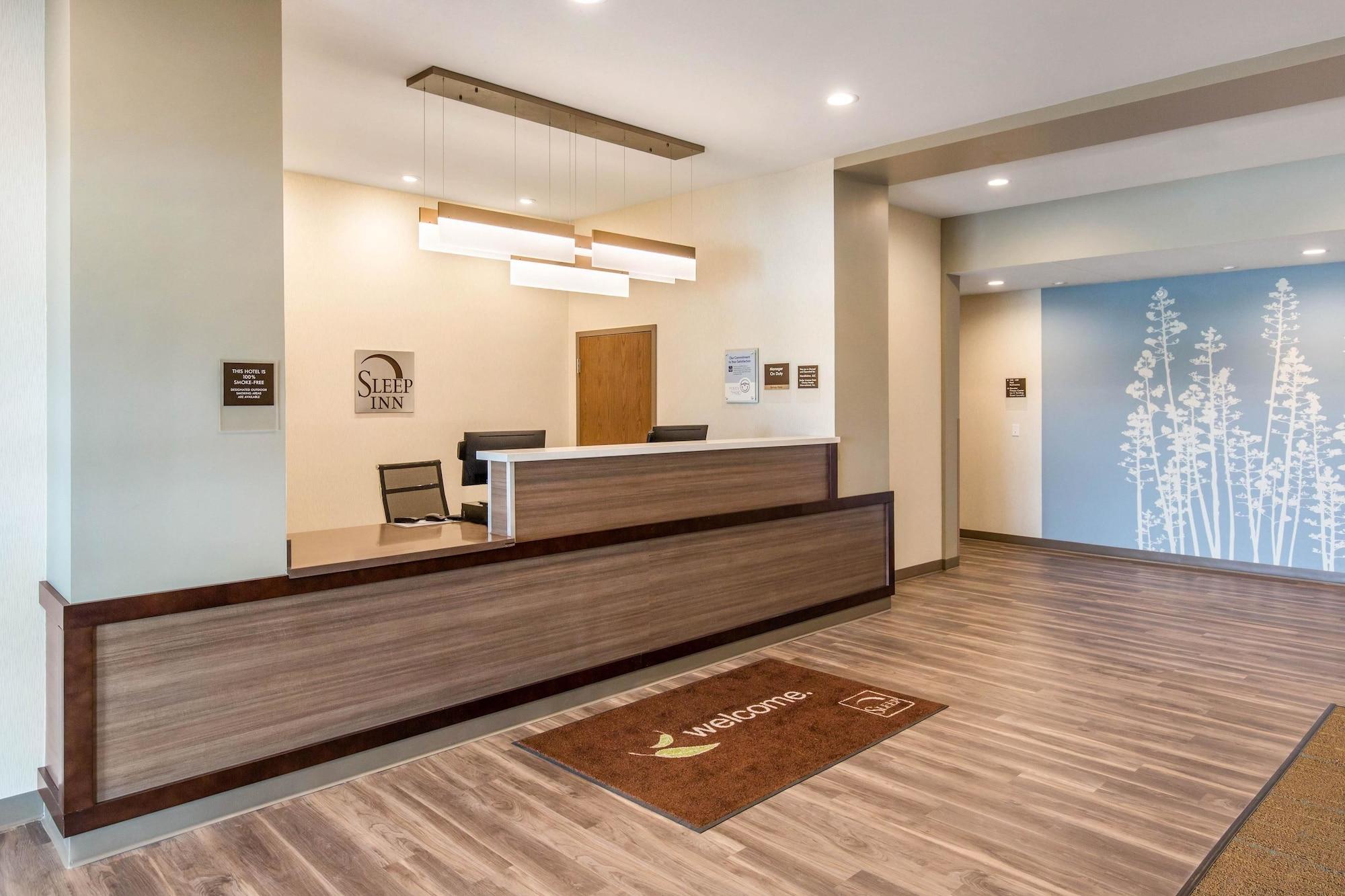 Vista Lobby Sleep Inn & Suites