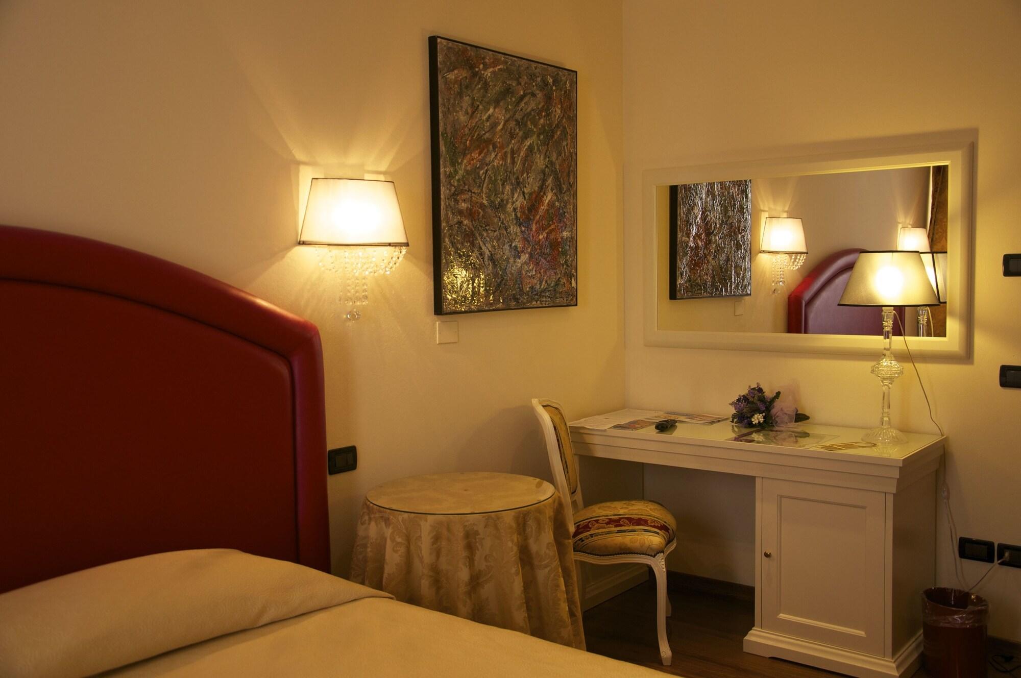 Set de Habitación Hotel Torre della Vittoria 1928